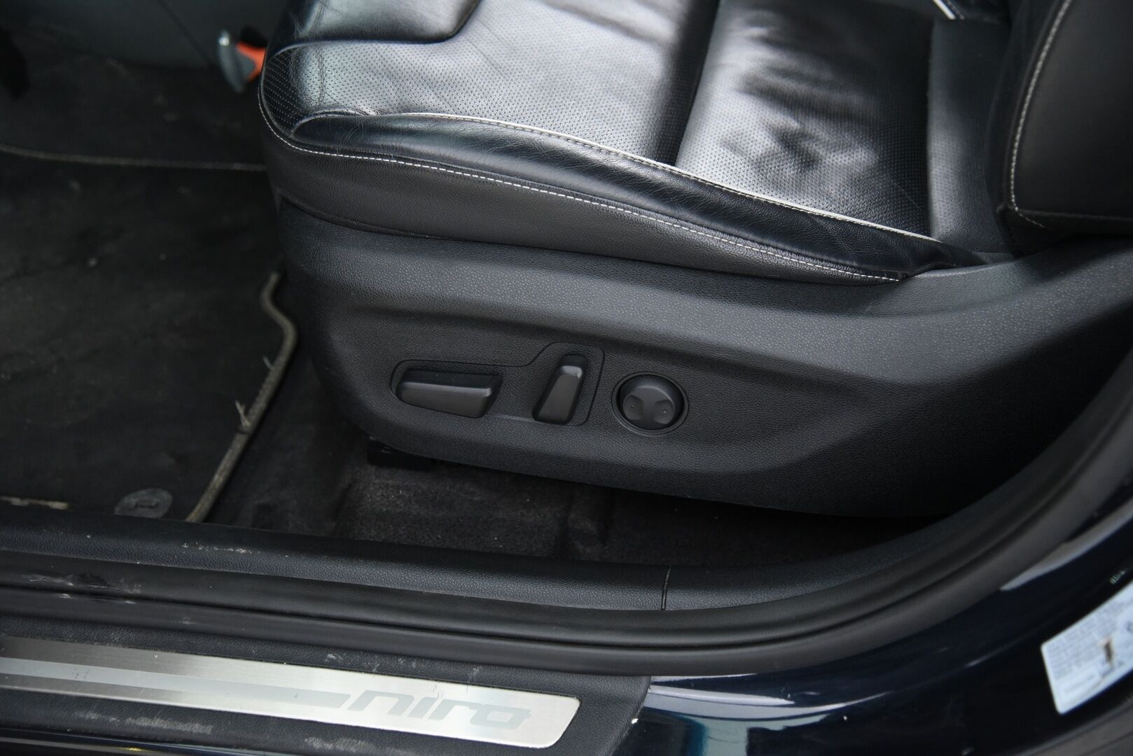 KIA NIRO 2019 EX 64 kWh 204 hv */ Adapt.Vakkari / Ilmastoidut Nahkapenkit / Peruutuskamera / JBL / Lämpöpumppu / KeylessGo / Muistipenkki / Juuri saapunut!*