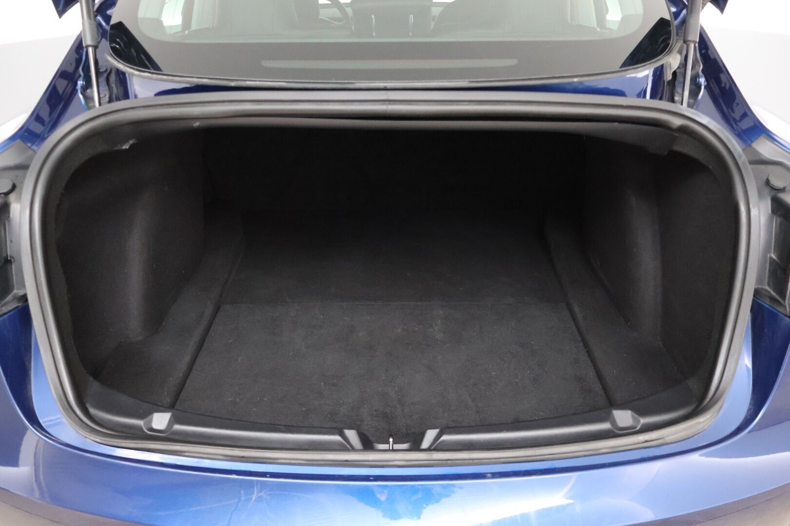 TESLA MODEL 3 2020 Standard Range Plus / Premium Audio / Nahkasisusta / Lasikatto / Peruutuskamera / Autopilot / Koukku - Vetokoukku / ACC / 2x renkaat - HULLUT AVAJAISHULINAT KORKOTARJOUS 3,29 %