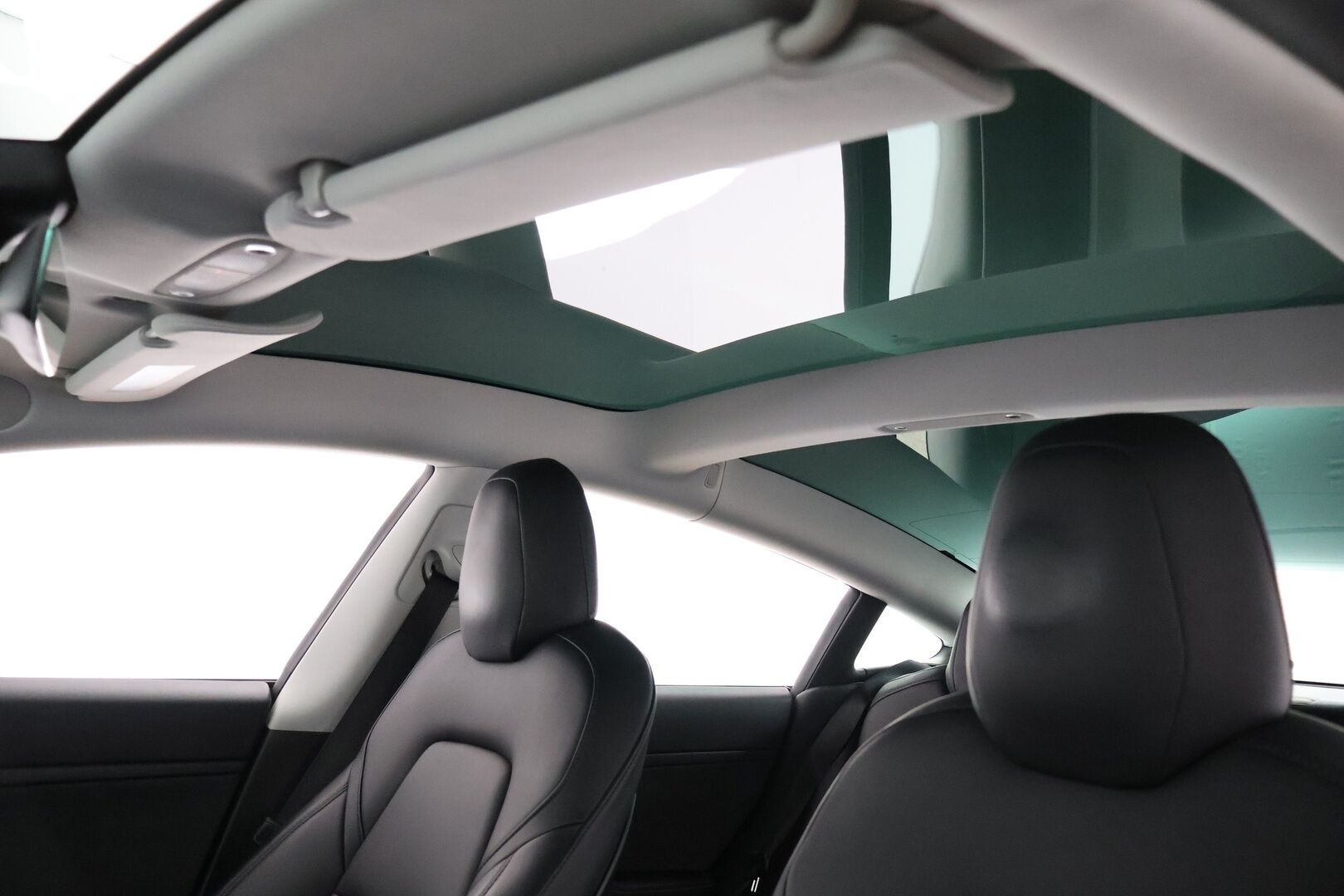 TESLA MODEL 3 2020 Standard Range Plus / Premium Audio / Nahkasisusta / Lasikatto / Peruutuskamera / Autopilot / Koukku - Vetokoukku / ACC / 2x renkaat - HULLUT AVAJAISHULINAT KORKOTARJOUS 3,29 %