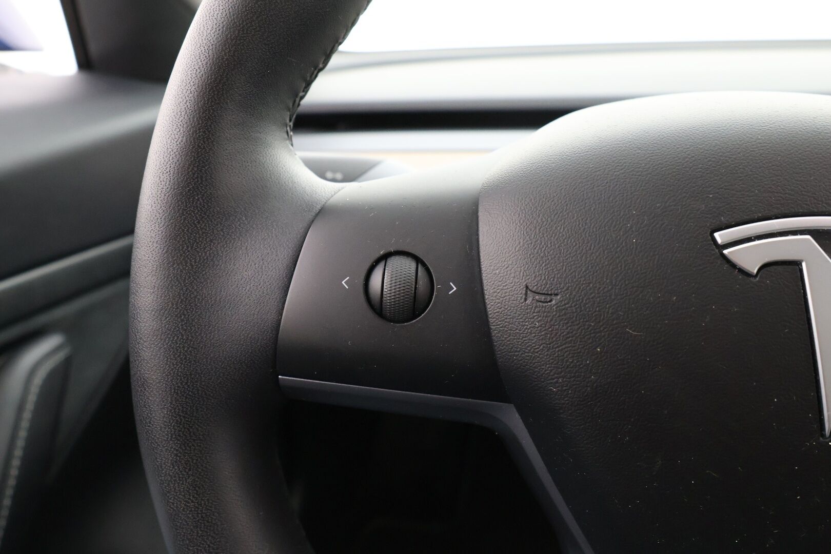 TESLA MODEL 3 2020 Standard Range Plus / Premium Audio / Nahkasisusta / Lasikatto / Peruutuskamera / Autopilot / Koukku - Tulossa myyntiin! - HULLUT AVAJAISHULINAT KORKOTARJOUS 3,29 %