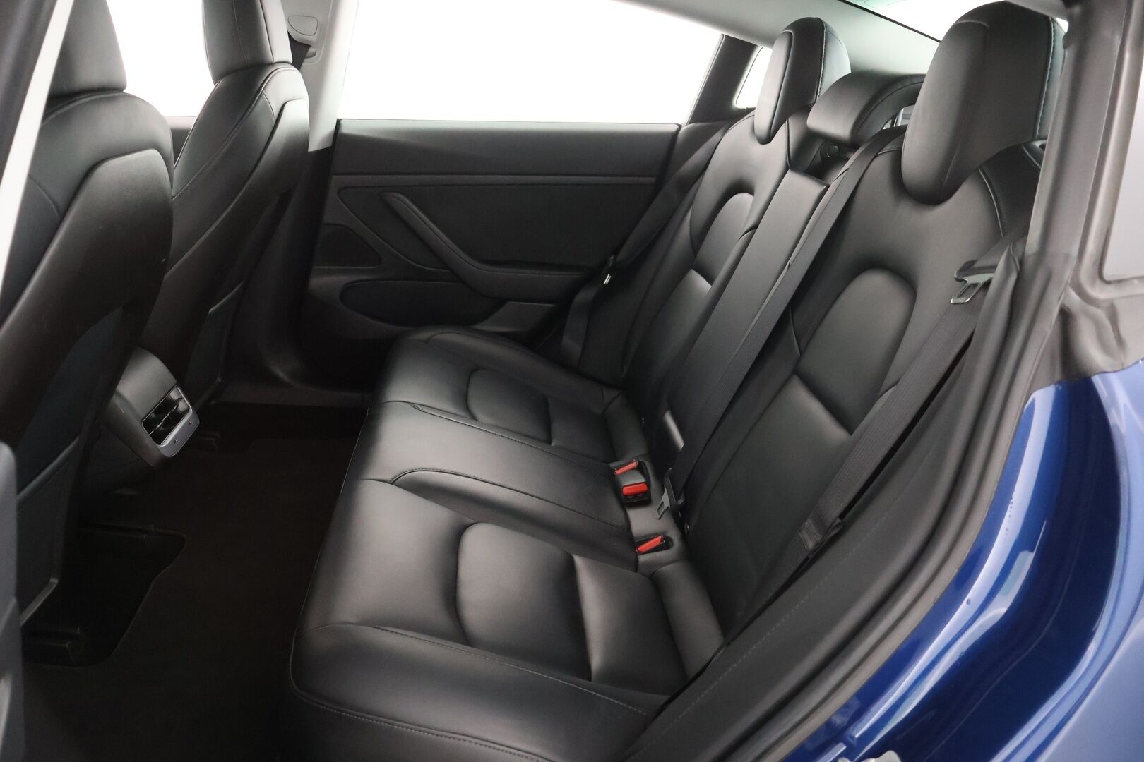 TESLA MODEL 3 2020 Standard Range Plus / Premium Audio / Nahkasisusta / Lasikatto / Peruutuskamera / Autopilot / Koukku - Vetokoukku / ACC / 2x renkaat - HULLUT AVAJAISHULINAT KORKOTARJOUS 3,29 %