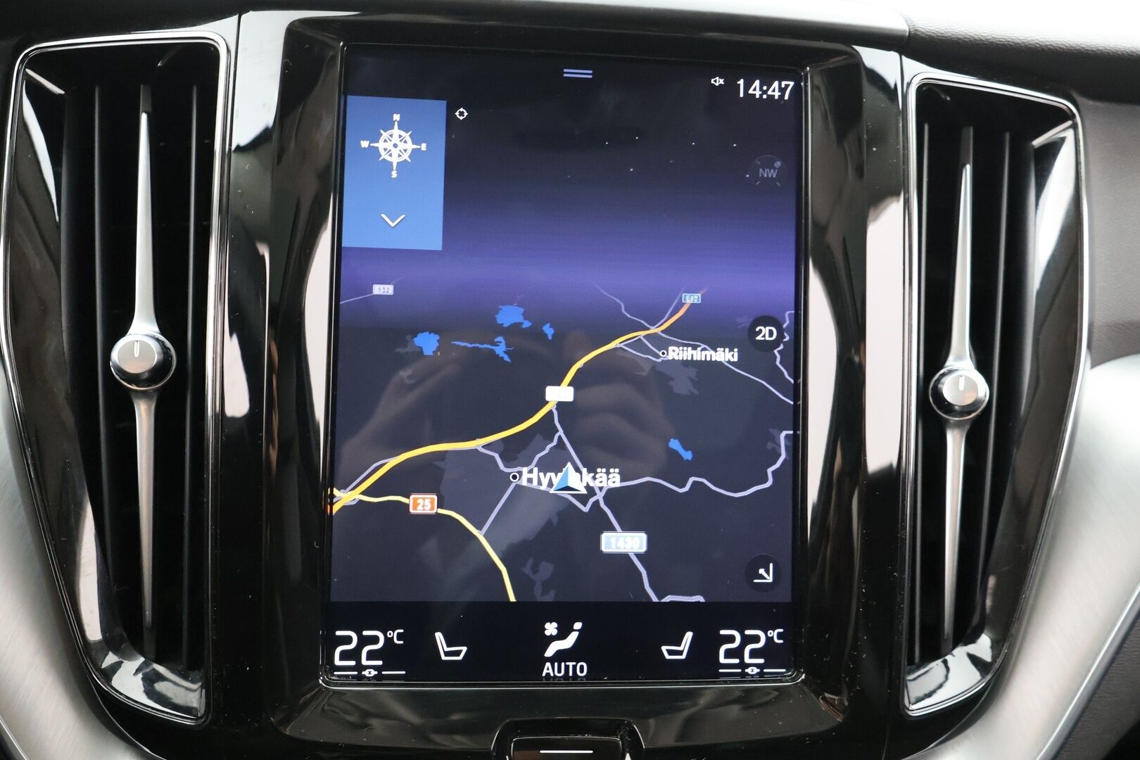 Volvo XC60 2020 T8 Recharge AWD Momentum aut. / Webasto / Panorama / Adapt.Vakkari / Vetokoukku / Peruutuskamera / Navi / Puolinahat / Nyt saatavilla!