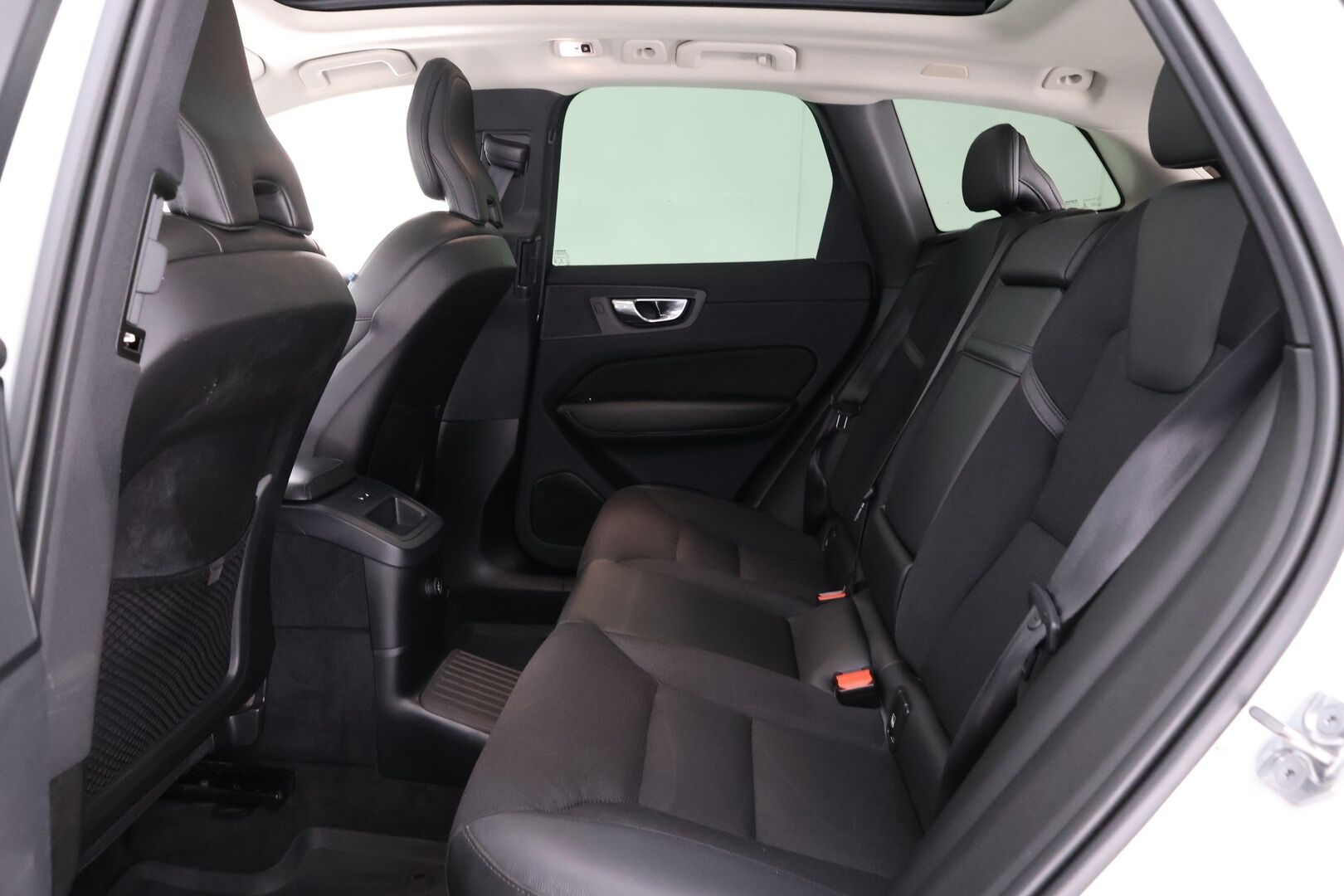 Volvo XC60 2020 T8 Recharge AWD Momentum aut. / Webasto / Panorama / Adapt.Vakkari / Vetokoukku / Peruutuskamera / Navi / Puolinahat / Nyt saatavilla!