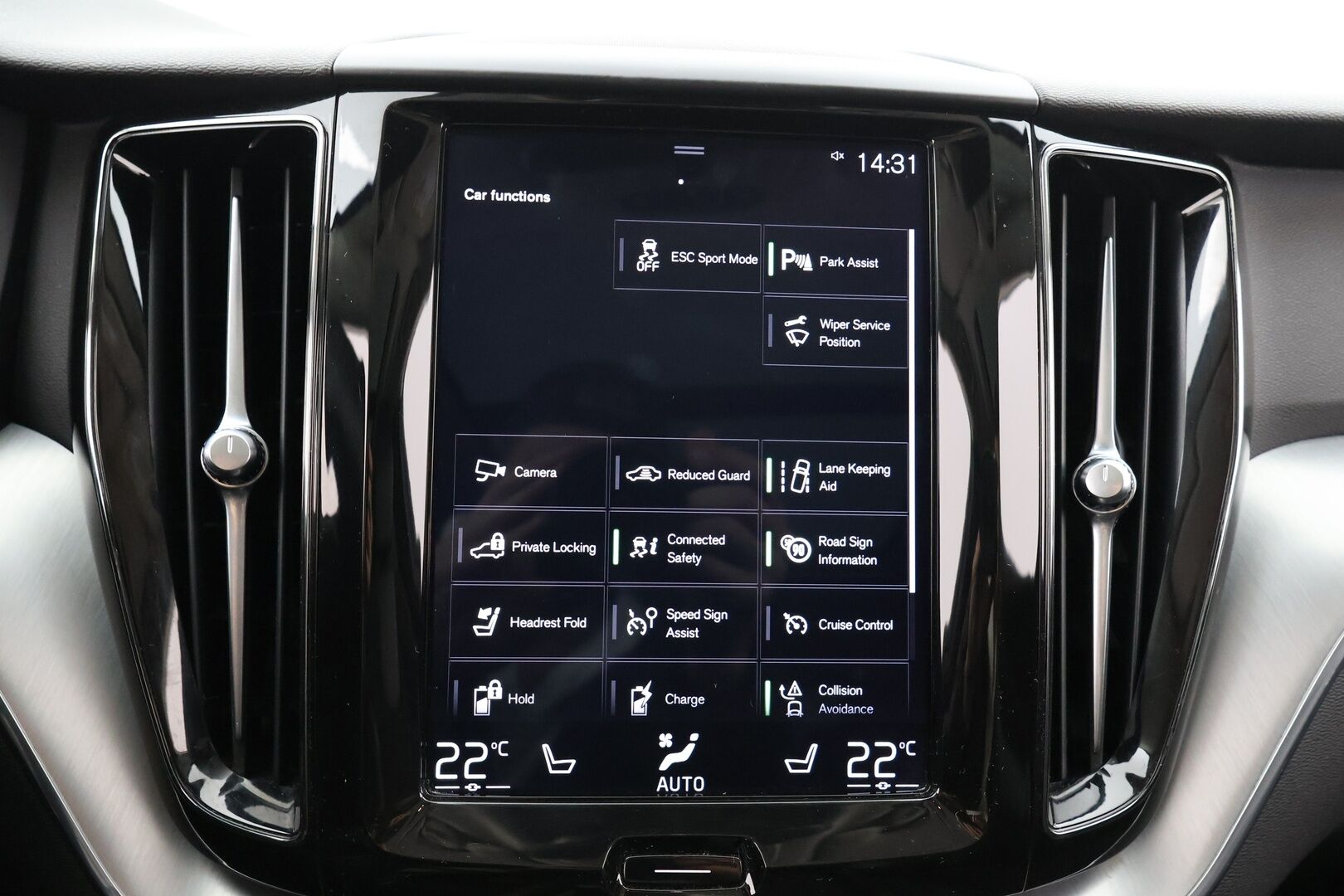 Volvo XC60 2020 T8 Recharge AWD Momentum aut. / Webasto / Panorama / Adapt.Vakkari / Vetokoukku / Peruutuskamera / Navi / Puolinahat / Nyt saatavilla!