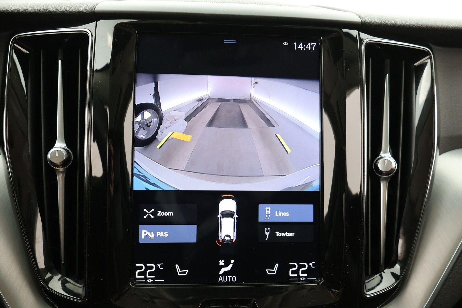 Volvo XC60 2020 T8 Recharge AWD Momentum aut. / Webasto / Panorama / Adapt.Vakkari / Vetokoukku / Peruutuskamera / Navi / Puolinahat / Nyt saatavilla!