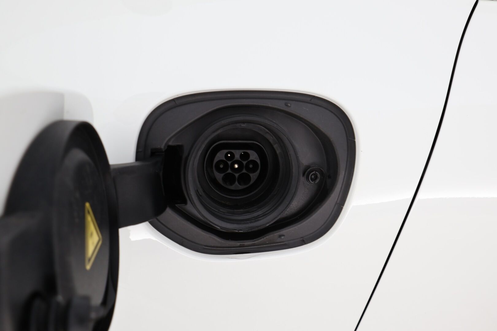 Volvo XC60 2020 T8 Recharge AWD Momentum aut. / Webasto / Panorama / Adapt.Vakkari / Vetokoukku / Peruutuskamera / Navi / Puolinahat / Nyt saatavilla!