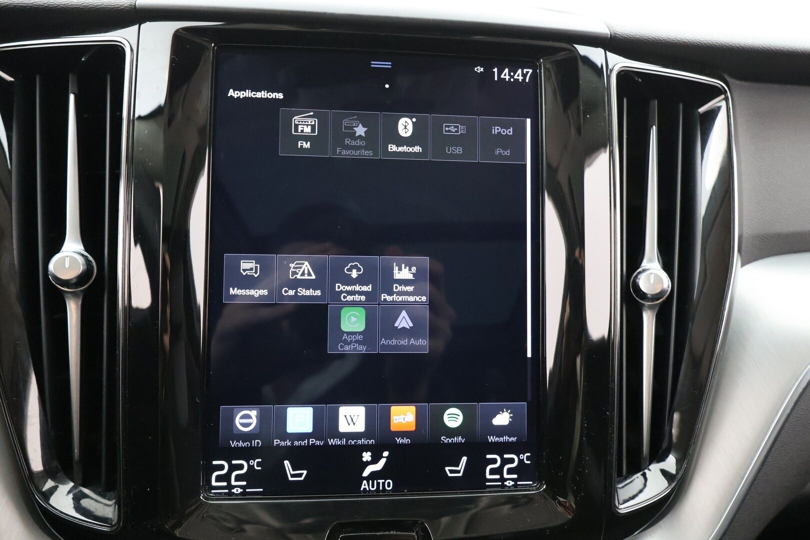 Volvo XC60 2020 T8 Recharge AWD Momentum aut. / Webasto / Panorama / Adapt.Vakkari / Vetokoukku / Peruutuskamera / Navi / Puolinahat / Nyt saatavilla!