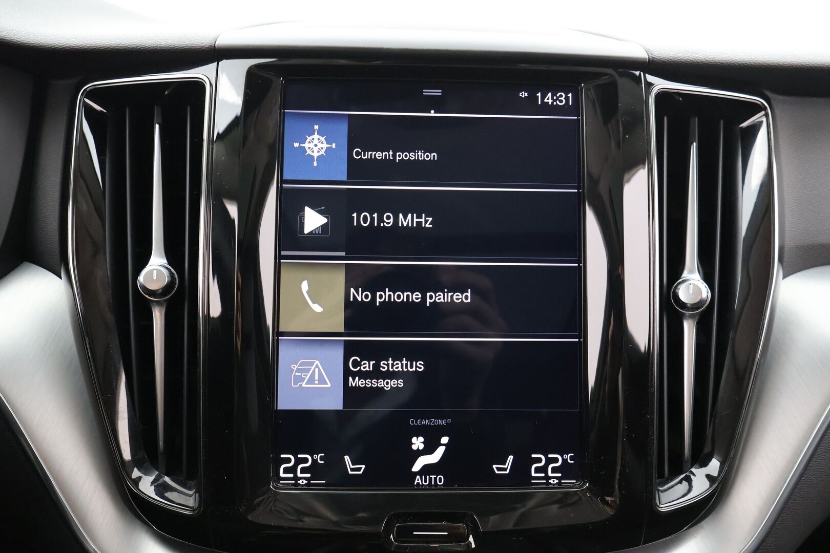 Volvo XC60 2020 T8 Recharge AWD Momentum aut. / Webasto / Panorama / Adapt.Vakkari / Vetokoukku / Peruutuskamera / Navi / Puolinahat / Nyt saatavilla!