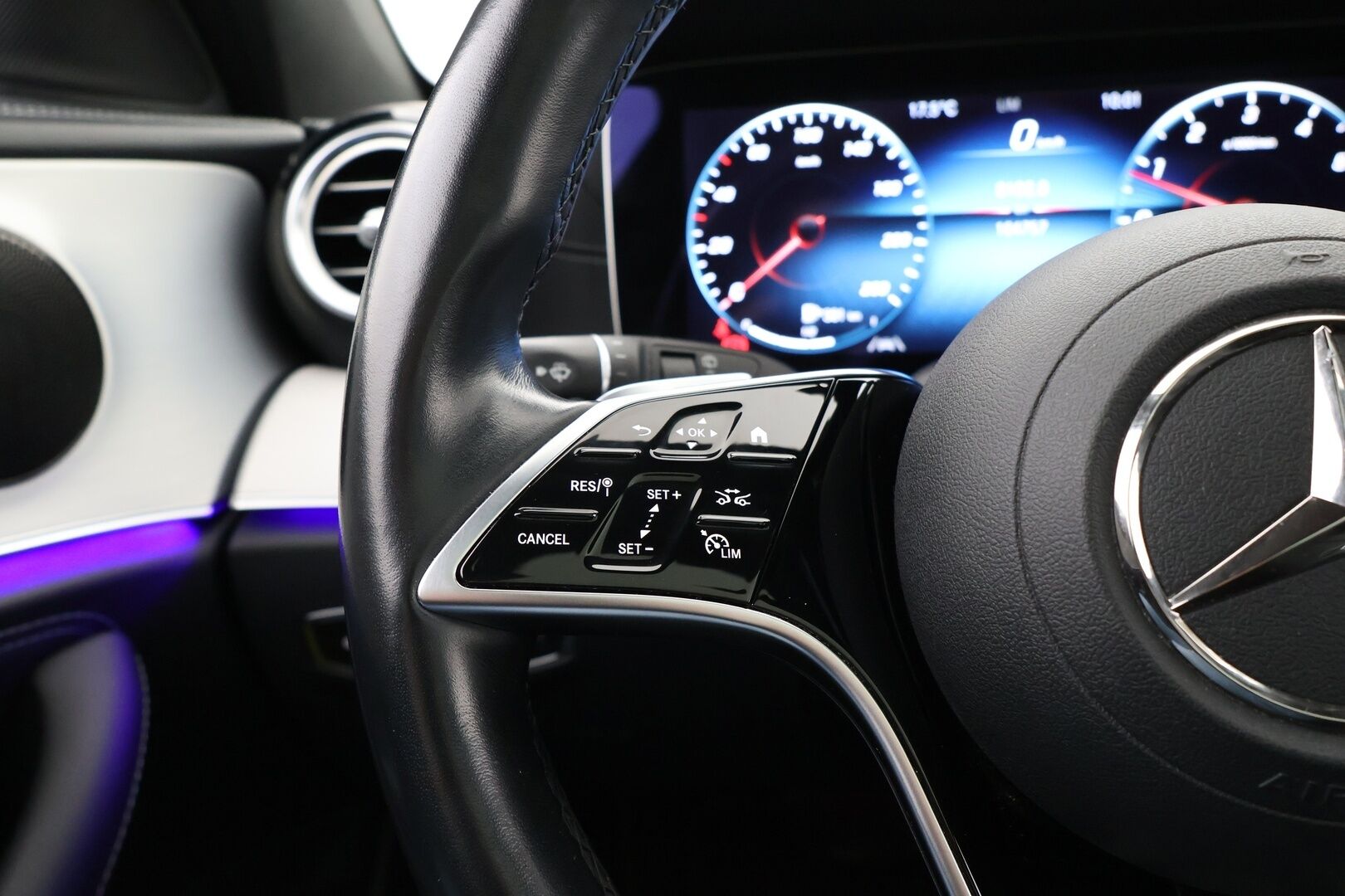 MERCEDES-BENZ E 2021 300 de 4MATIC EQ Power AMG / Hierovat Etuistuimet / Distronic+ / HUD / 360° Kamera / Panorama / Muistipaketti / Multibeam LED / Nahkasisusta / Koukku / Widescreen