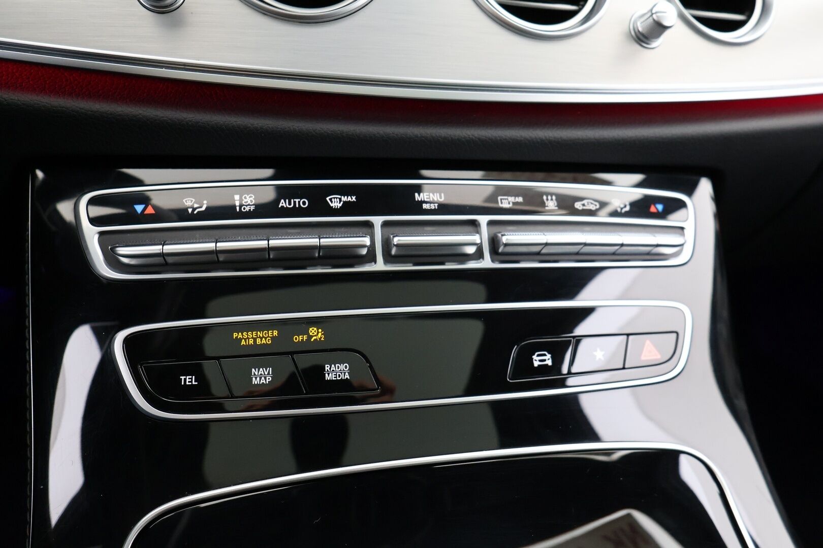 MERCEDES-BENZ E 2021 300 de 4MATIC EQ Power AMG / Hierovat Etuistuimet / Distronic+ / HUD / 360° Kamera / Panorama / Muistipaketti / Multibeam LED / Nahkasisusta / Koukku / Widescreen