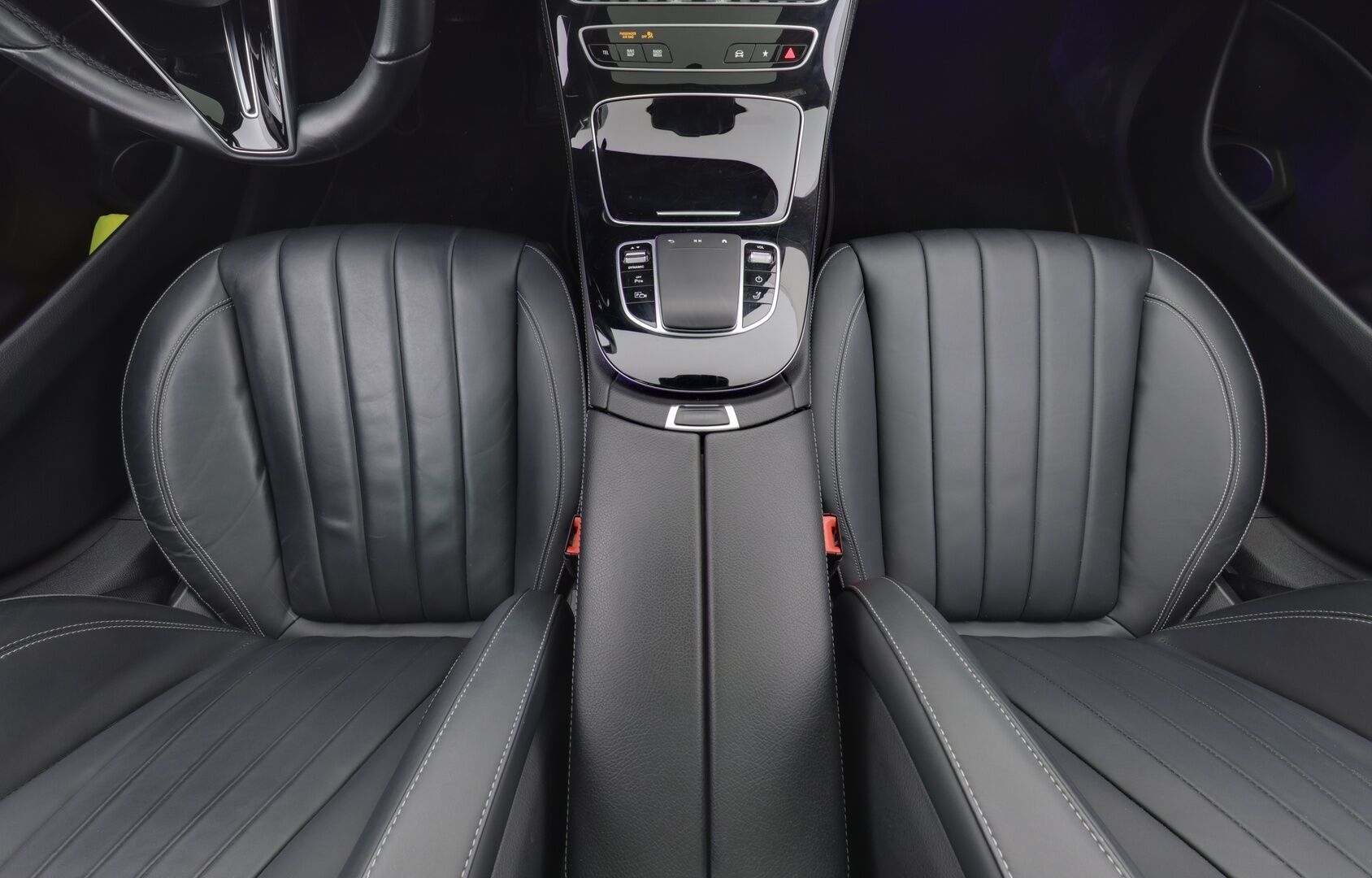 MERCEDES-BENZ E 2021 300 de 4MATIC EQ Power AMG / Hierovat Etuistuimet / Distronic+ / HUD / 360° Kamera / Panorama / Muistipaketti / Multibeam LED / Nahkasisusta / Koukku / Widescreen