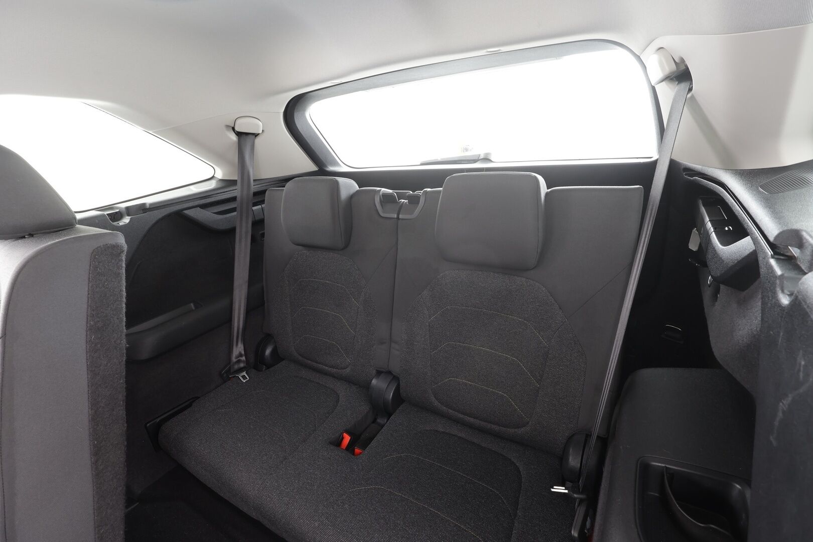 Skoda Kodiaq 2024 1.5 TSI eTEC Style DSG 7-P * Webasto / Koukku / ACC / Matrix / P.kamera / Sportpenkit Muistilla / Navi * - Harvinainen 7 paikkainen / 1-om Suomi-auto / Kahdet renkaat aluvanteilla / Merkkihuollot - HULLUT AVAJAISHULINAT KORKOTARJOUS 3,29 %