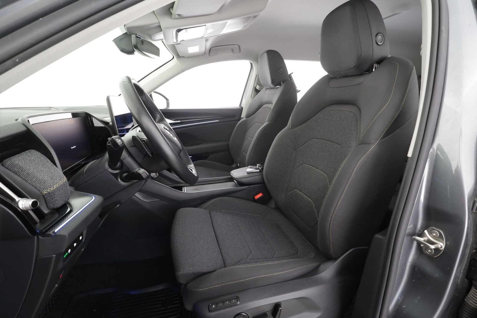 Skoda Kodiaq 2024 1.5 TSI eTEC Style DSG 7-P * Webasto / Koukku / ACC / Matrix / P.kamera / Sportpenkit Muistilla / Navi * - Harvinainen 7 paikkainen / 1-om Suomi-auto / Kahdet renkaat aluvanteilla / Merkkihuollot - HULLUT AVAJAISHULINAT KORKOTARJOUS 3,29 %