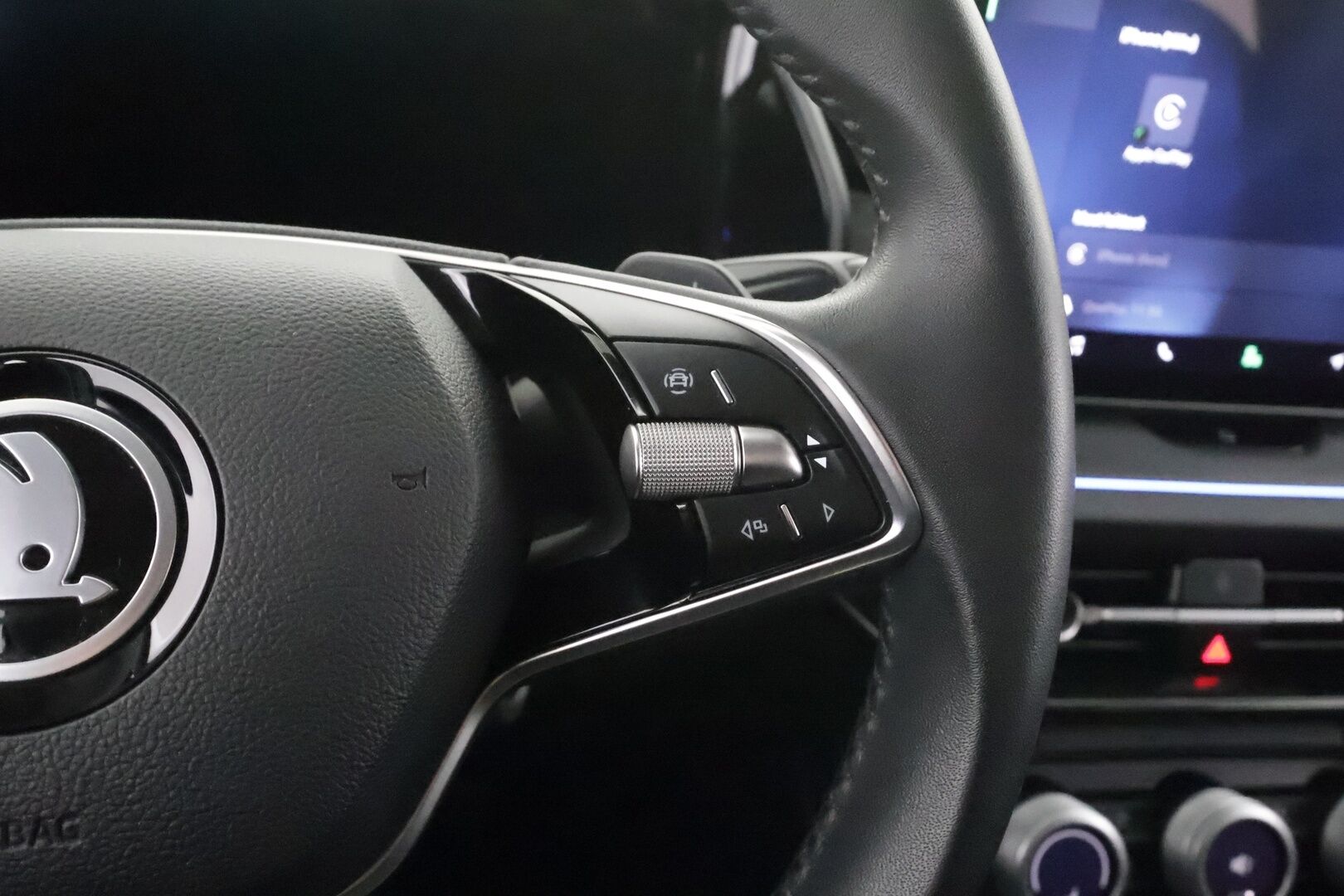 Skoda Kodiaq 2024 1.5 TSI eTEC Style DSG 7-P * Webasto / Koukku / ACC / Matrix / P.kamera / Sportpenkit Muistilla / Navi * - Harvinainen 7 paikkainen / 1-om Suomi-auto / Kahdet renkaat aluvanteilla / Merkkihuollot - HULLUT AVAJAISHULINAT KORKOTARJOUS 3,29 %