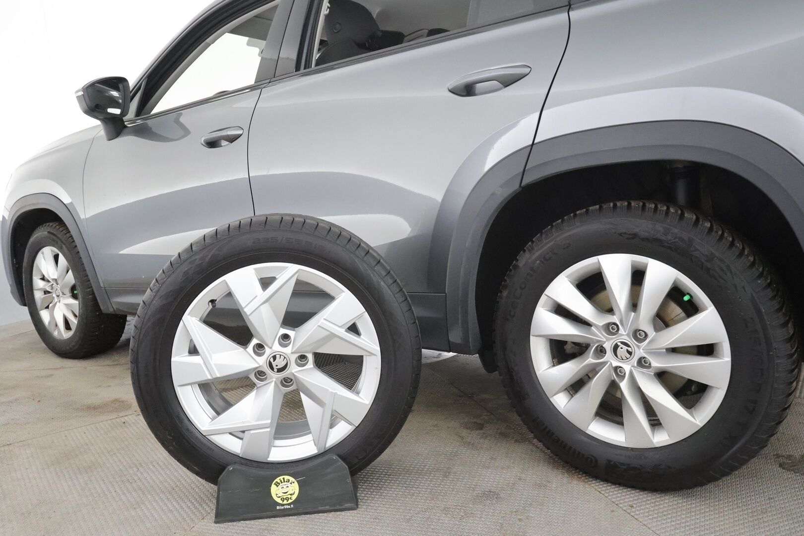 Skoda Kodiaq 2024 1.5 TSI eTEC Style DSG 7-P * Webasto / Koukku / ACC / Matrix / P.kamera / Sportpenkit Muistilla / Navi * - Harvinainen 7 paikkainen / 1-om Suomi-auto / Kahdet renkaat aluvanteilla / Merkkihuollot - HULLUT AVAJAISHULINAT KORKOTARJOUS 3,29 %