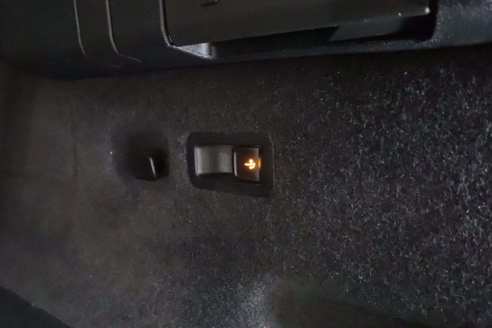 Skoda Kodiaq 2024 1.5 TSI eTEC Style DSG 7-P * Webasto / Koukku / ACC / Matrix / P.kamera / Sportpenkit Muistilla / Navi * - 1-om Suomi-auto / Kahdet renkaat aluvanteilla / Merkkihuollot