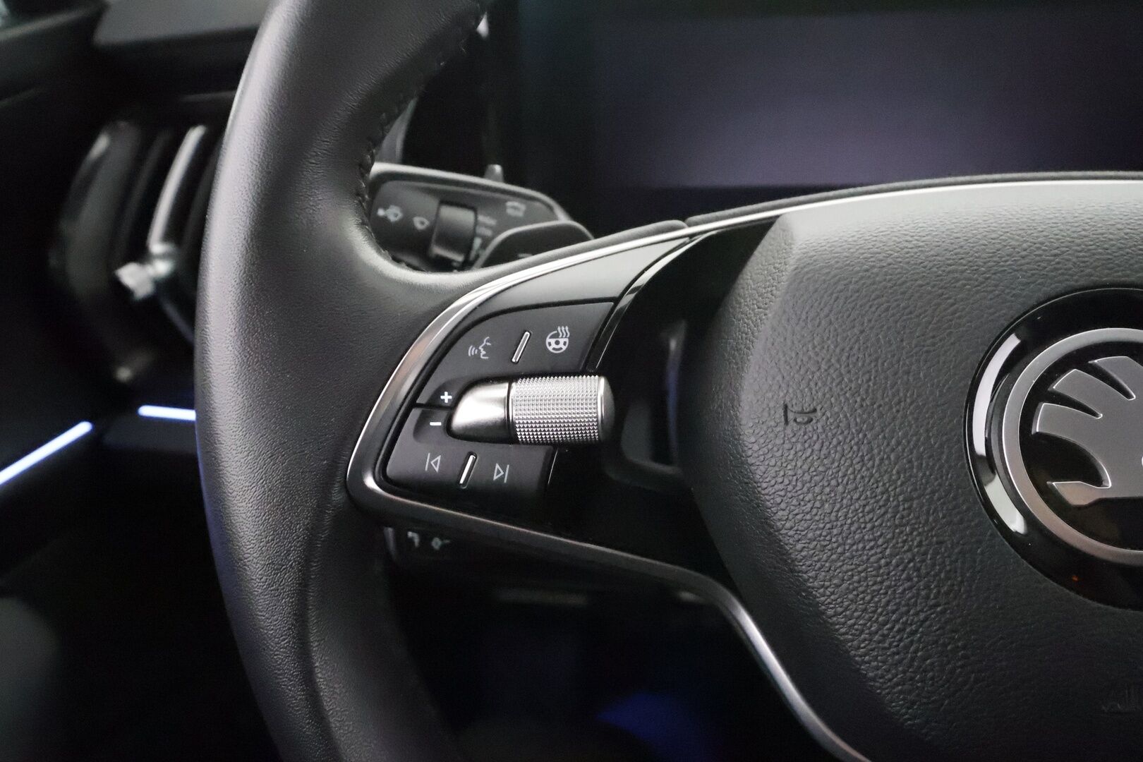 Skoda Kodiaq 2024 1.5 TSI eTEC Style DSG 7-P * Webasto / Koukku / ACC / Matrix / P.kamera / Sportpenkit Muistilla / Navi * - Harvinainen 7 paikkainen / 1-om Suomi-auto / Kahdet renkaat aluvanteilla / Merkkihuollot - HULLUT AVAJAISHULINAT KORKOTARJOUS 3,29 %