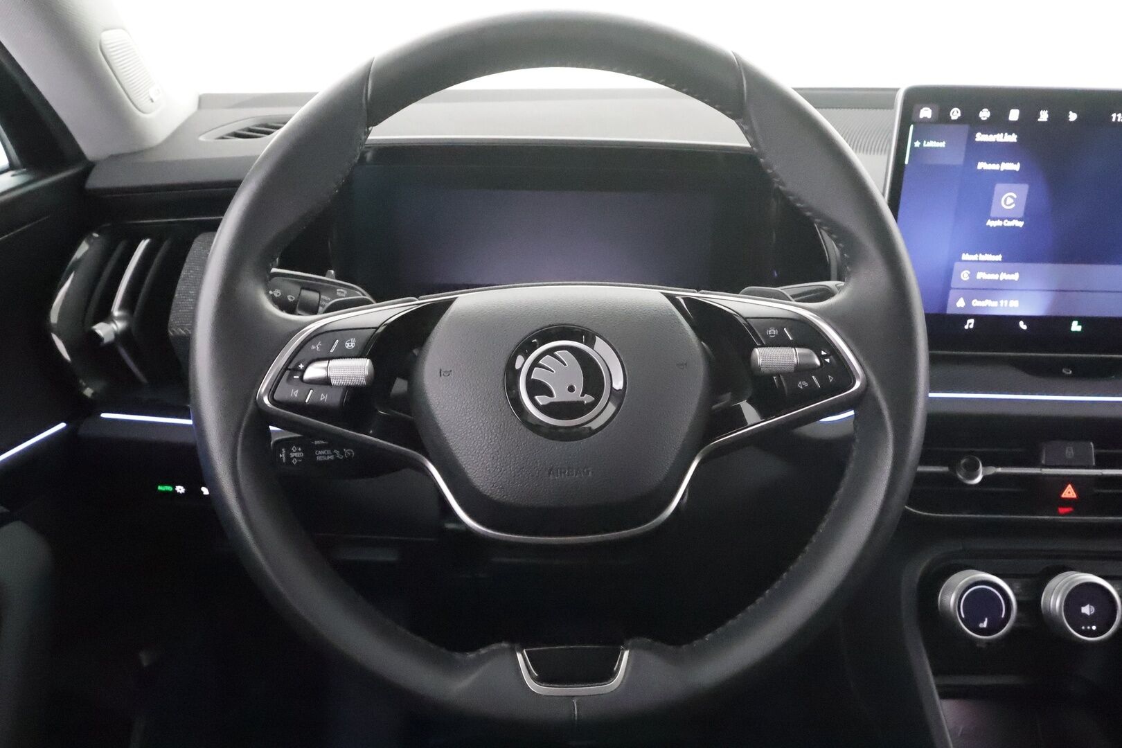 Skoda Kodiaq 2024 1.5 TSI eTEC Style DSG 7-P * Webasto / Koukku / ACC / Matrix / P.kamera / Sportpenkit Muistilla / Navi * - Harvinainen 7 paikkainen / 1-om Suomi-auto / Kahdet renkaat aluvanteilla / Merkkihuollot - HULLUT AVAJAISHULINAT KORKOTARJOUS 3,29 %