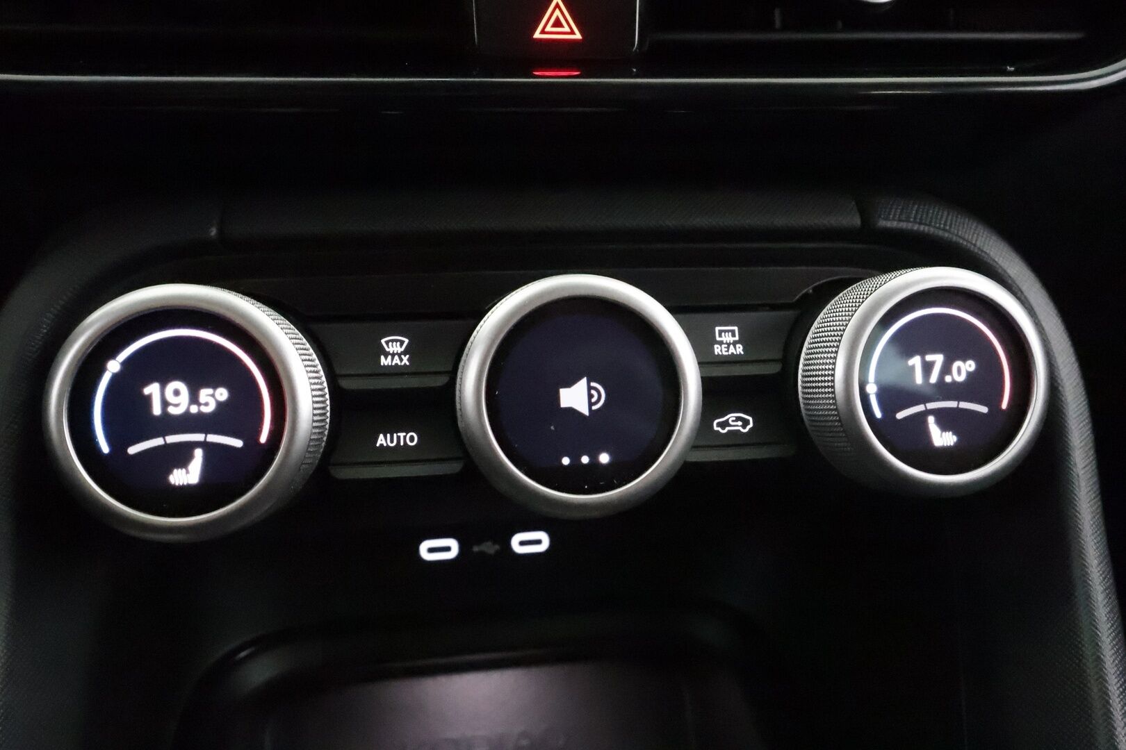 Skoda Kodiaq 2024 1.5 TSI eTEC Style DSG 7-P * Webasto / Koukku / ACC / Matrix / P.kamera / Sportpenkit Muistilla / Navi * - Harvinainen 7 paikkainen / 1-om Suomi-auto / Kahdet renkaat aluvanteilla / Merkkihuollot - HULLUT AVAJAISHULINAT KORKOTARJOUS 3,29 %