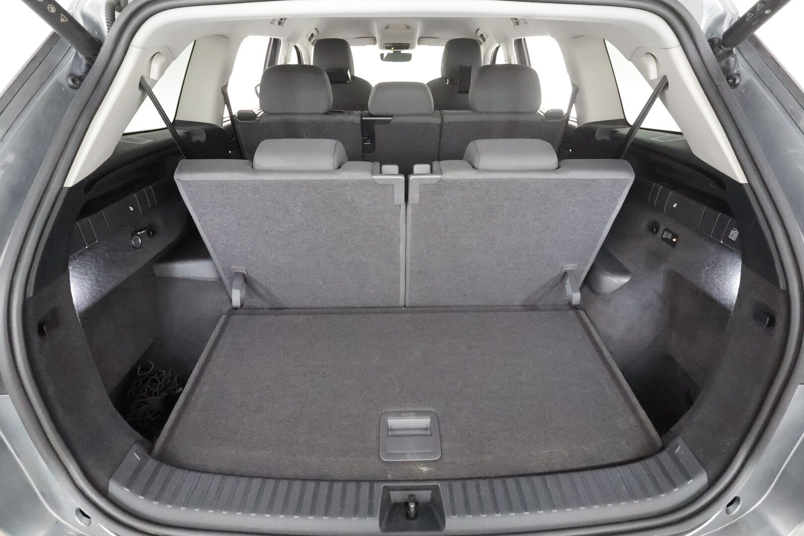 Skoda Kodiaq 2024 1.5 TSI eTEC Style DSG 7-P * Webasto / Koukku / ACC / Matrix / P.kamera / Sportpenkit Muistilla / Navi * - 1-om Suomi-auto / Kahdet renkaat aluvanteilla / Merkkihuollot