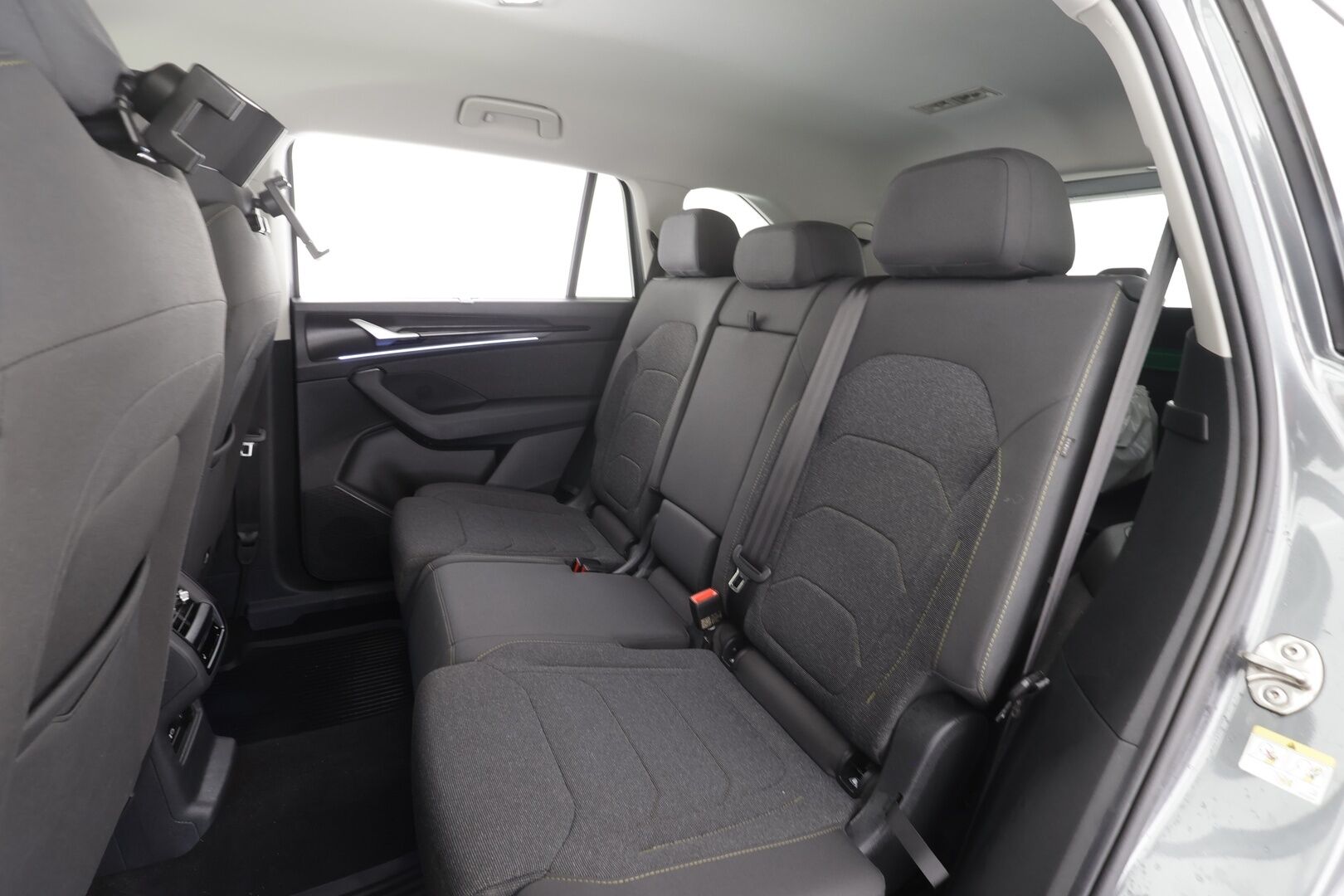 Skoda Kodiaq 2024 1.5 TSI eTEC Style DSG 7-P * Webasto / Koukku / ACC / Matrix / P.kamera / Sportpenkit Muistilla / Navi * - Harvinainen 7 paikkainen / 1-om Suomi-auto / Kahdet renkaat aluvanteilla / Merkkihuollot - HULLUT AVAJAISHULINAT KORKOTARJOUS 3,29 %