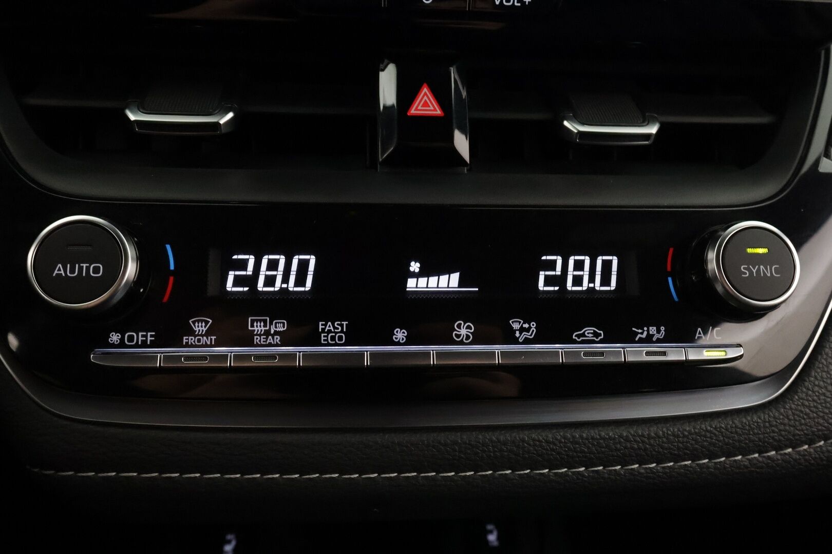 Toyota Corolla 2024 Touring Sports 1,8 Hybrid Active - | 1-om suomiauto | Merkkihuollot | ACC | P.kamera | LDA | PDA | Digimittaristo | Lämm. ratti | LED | Aut. pitkät | 2x renkaat aluin | ALV | 