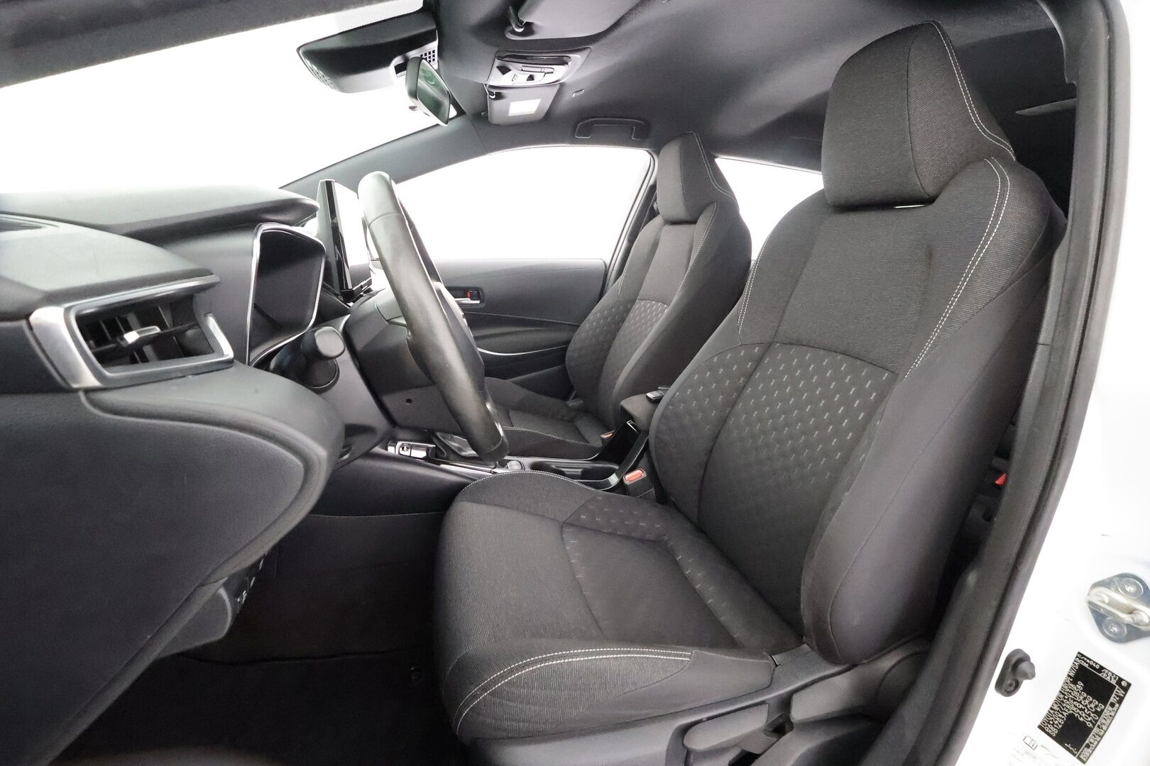 Toyota Corolla 2024 Touring Sports 1,8 Hybrid Active - | 1-om suomiauto | Merkkihuollot | ACC | P.kamera | LDA | PDA | Digimittaristo | Lämm. ratti | LED | Aut. pitkät | 2x renkaat aluin | ALV | 