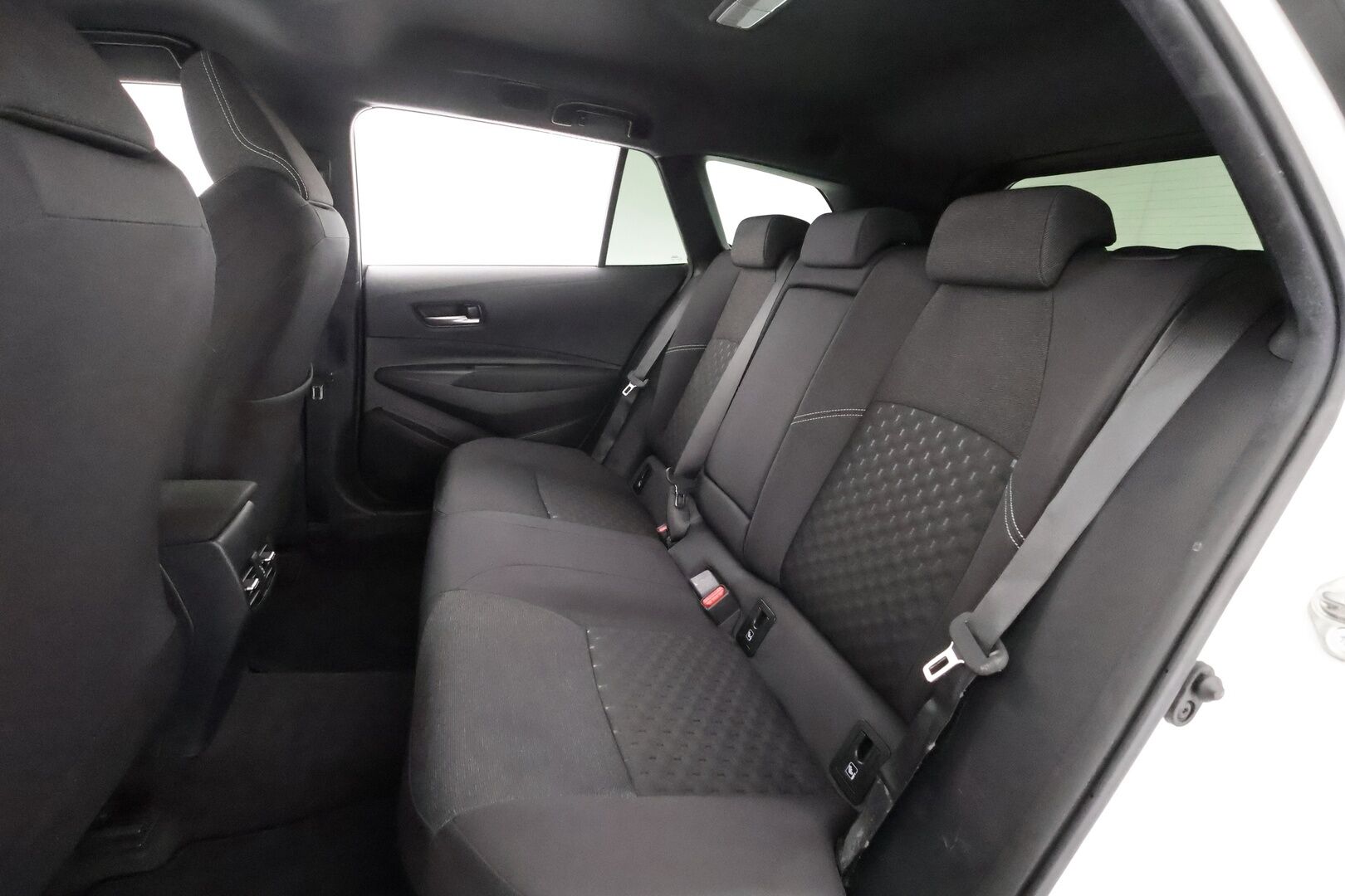 Toyota Corolla 2024 Touring Sports 1,8 Hybrid Active - | 1-om suomiauto | Merkkihuollot | ACC | P.kamera | LDA | PDA | Digimittaristo | Lämm. ratti | LED | Aut. pitkät | 2x renkaat aluin | ALV | 