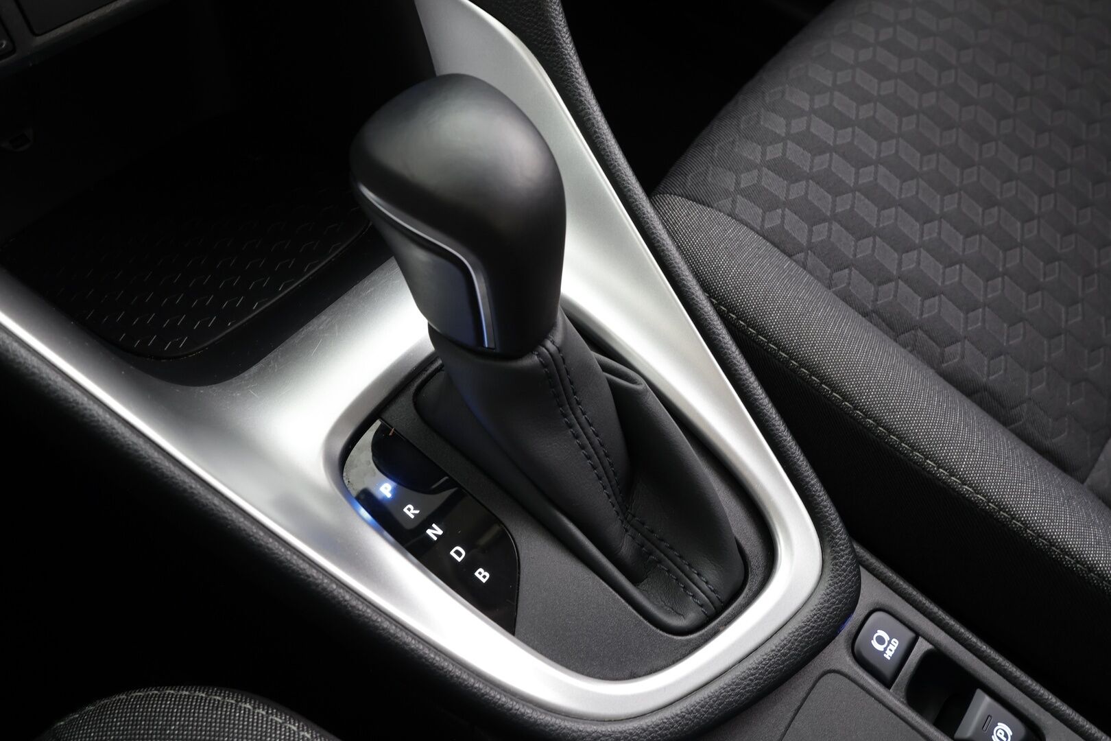 Toyota Yaris 2024 1,5 Hybrid Active Plus * 1.Om Suomi-auto / ACC / P.kamera / Navi / KeylessGo / Kaistavahti / Ratinlämmitin * - 2xRenkaat / Merkkihuollettu - HULLUT BLACKWEEK JATKOT - KORKOTARJOUS 2,49%