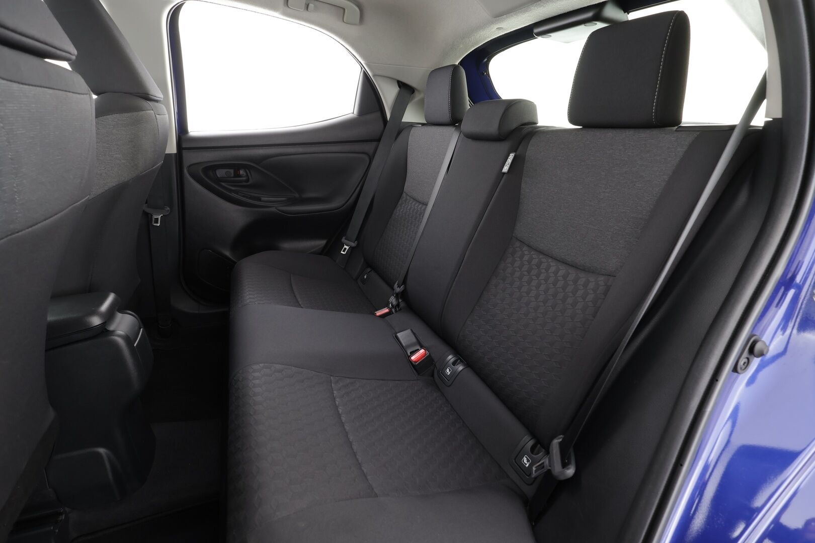 Toyota Yaris 2024 1,5 Hybrid Active Plus * 1.Om Suomi-auto / ACC / P.kamera / Navi / KeylessGo / Kaistavahti / Ratinlämmitin * - 2xRenkaat / Merkkihuollettu - HULLUT BLACKWEEK JATKOT - KORKOTARJOUS 2,49%