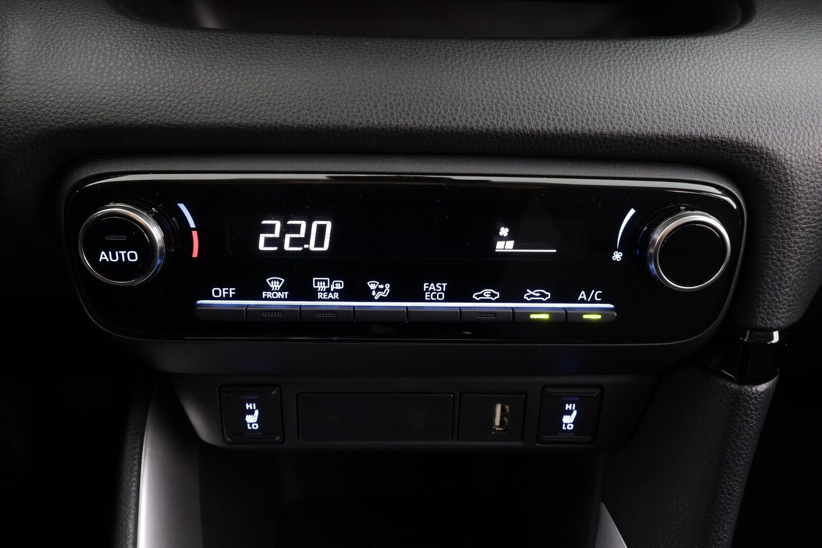 Toyota Yaris 2024 1,5 Hybrid Active Plus * 1.Om Suomi-auto / ACC / P.kamera / Navi / KeylessGo / Kaistavahti / Ratinlämmitin * - 2xRenkaat / Merkkihuollettu - HULLUT BLACKWEEK JATKOT - KORKOTARJOUS 2,49%