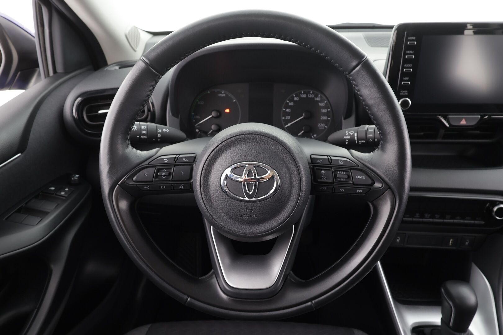 Toyota Yaris 2024 1,5 Hybrid Active Plus * 1.Om Suomi-auto / ACC / P.kamera / Navi / KeylessGo / Kaistavahti / Ratinlämmitin * - 2xRenkaat / Merkkihuollettu - HULLUT BLACKWEEK JATKOT - KORKOTARJOUS 2,49%