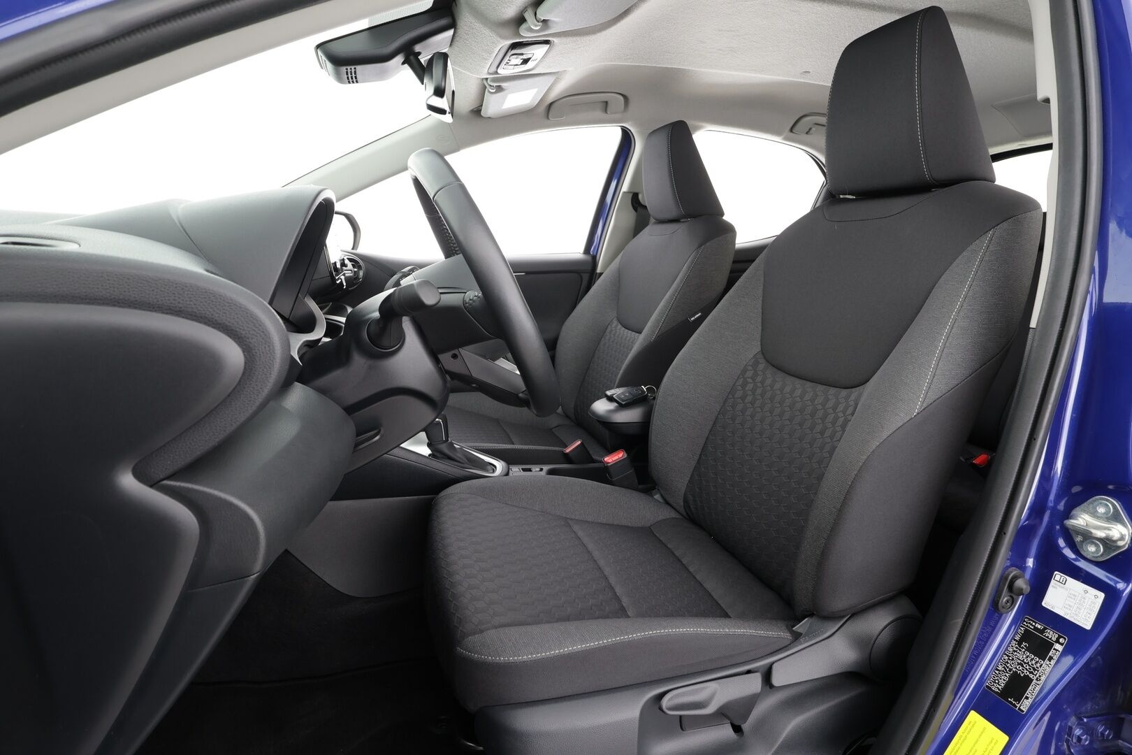 Toyota Yaris 2024 1,5 Hybrid Active Plus * 1.Om Suomi-auto / ACC / P.kamera / Navi / KeylessGo / Kaistavahti / Ratinlämmitin * - 2xRenkaat / Merkkihuollettu - HULLUT BLACKWEEK JATKOT - KORKOTARJOUS 2,49%