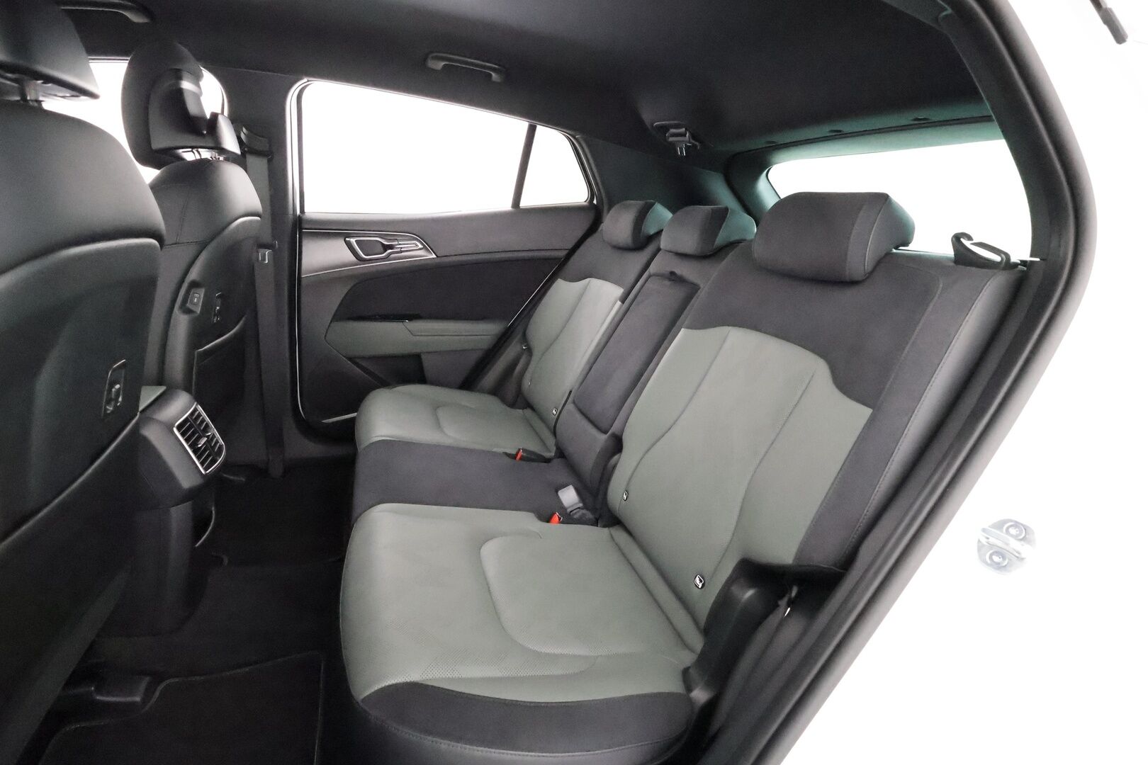 Kia Sportage 2024 1,6 T-GDI AWD Plug-in Hybrid Business Premium AT 265hv - | ACC | Sähköpenkit | Nahka-alcantara | P.kamera ja tutkat | Keyless | Lämm. ratti | HDA | Digimittaristo | 1-om suomiauto | Merkkihuollot | 
