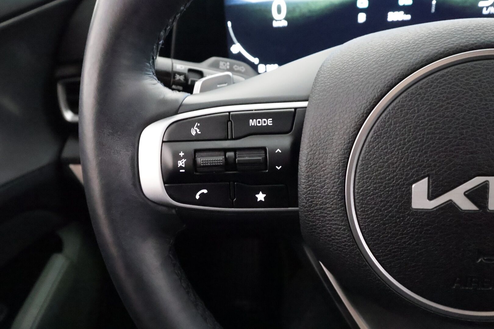 Kia Sportage 2024 1,6 T-GDI AWD Plug-in Hybrid Business Premium AT 265hv - | ACC | Sähköpenkit | Nahka-alcantara | P.kamera ja tutkat | Keyless | Lämm. ratti | HDA | Digimittaristo | 1-om suomiauto | Merkkihuollot | 