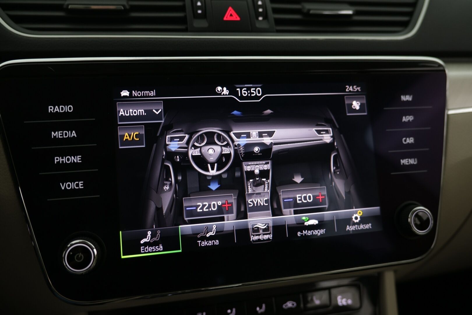 SKODA SUPERB 2020 1.4 TSI PHEV Combi Style iV  DSG Autom. / Panorama / Keyless / Vakkari / Navi / Smartlink / LED * - Huippuvarusteet / Siisti yksilö / Kattavasti huollettu!