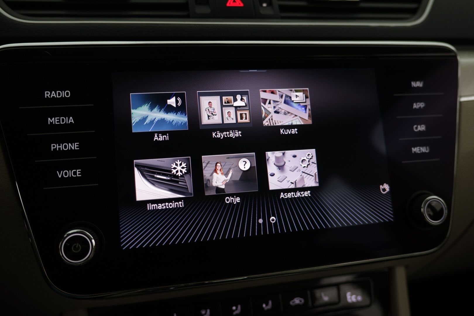 SKODA SUPERB 2020 1.4 TSI PHEV Combi Style iV  DSG Autom. / Panorama / Keyless / Vakkari / Navi / Smartlink / LED * - Huippuvarusteet / Siisti yksilö / Kattavasti huollettu!
