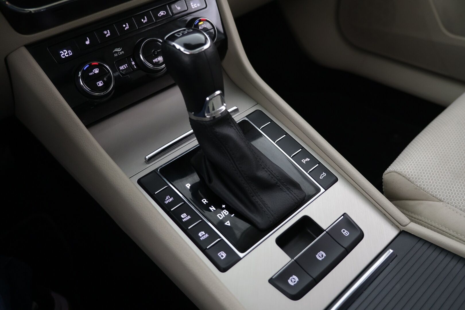 SKODA SUPERB 2020 1.4 TSI PHEV Combi Style iV  DSG Autom. / Panorama / Keyless / Vakkari / Navi / Smartlink / LED * - Huippuvarusteet / Siisti yksilö / Kattavasti huollettu!