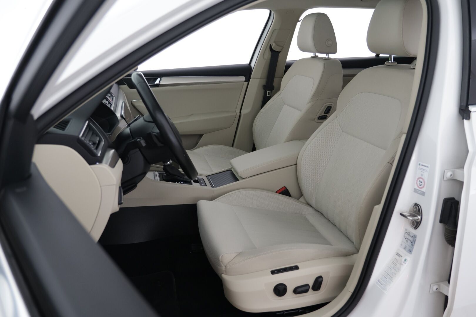 SKODA SUPERB 2020 1.4 TSI PHEV Combi Style iV  DSG Autom. / Panorama / Keyless / Vakkari / Navi / Smartlink / LED * - Huippuvarusteet / Siisti yksilö / Kattavasti huollettu!