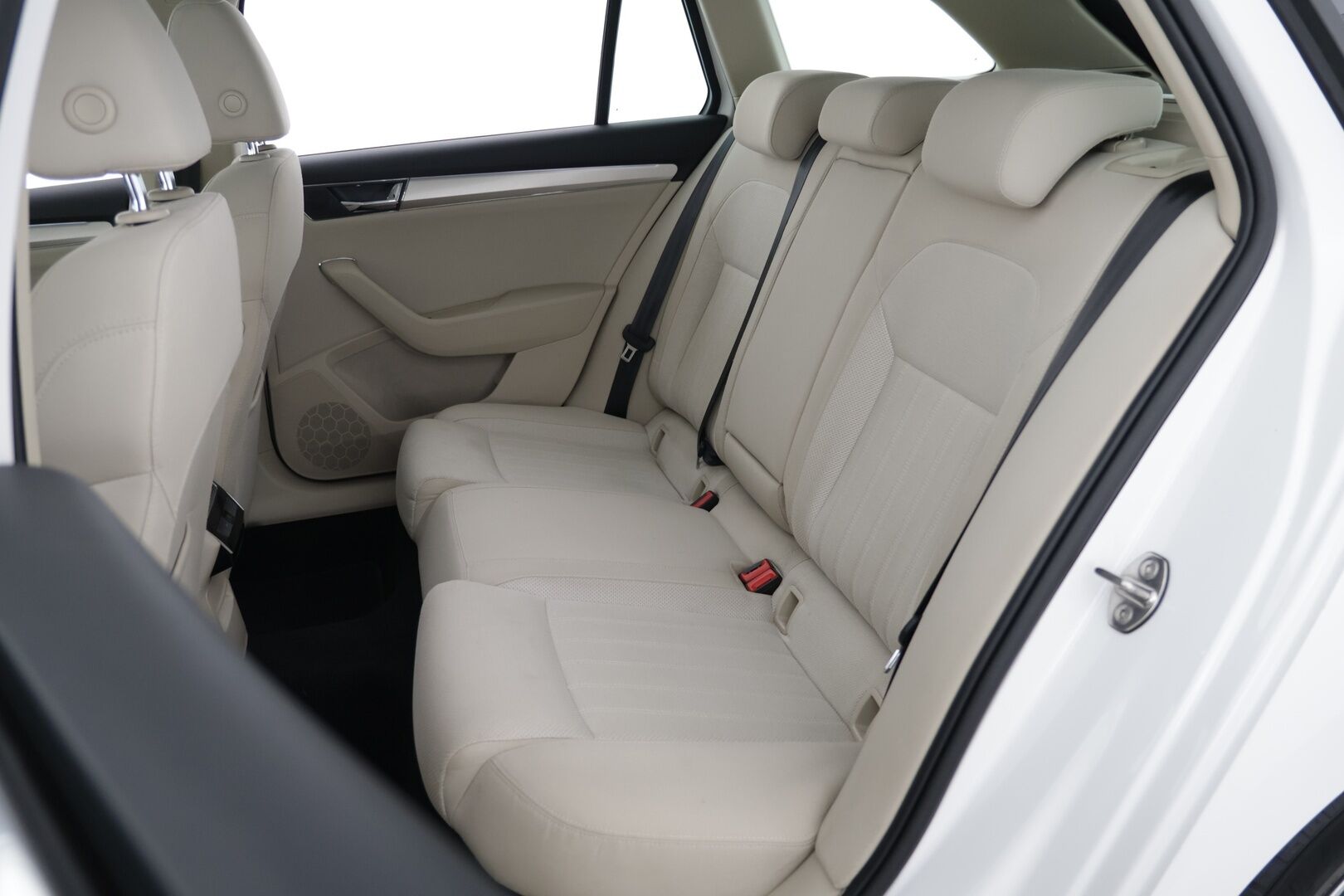 SKODA SUPERB 2020 1.4 TSI PHEV Combi Style iV  DSG Autom. / Panorama / Keyless / Vakkari / Navi / Smartlink / LED * - Huippuvarusteet / Siisti yksilö / Kattavasti huollettu!