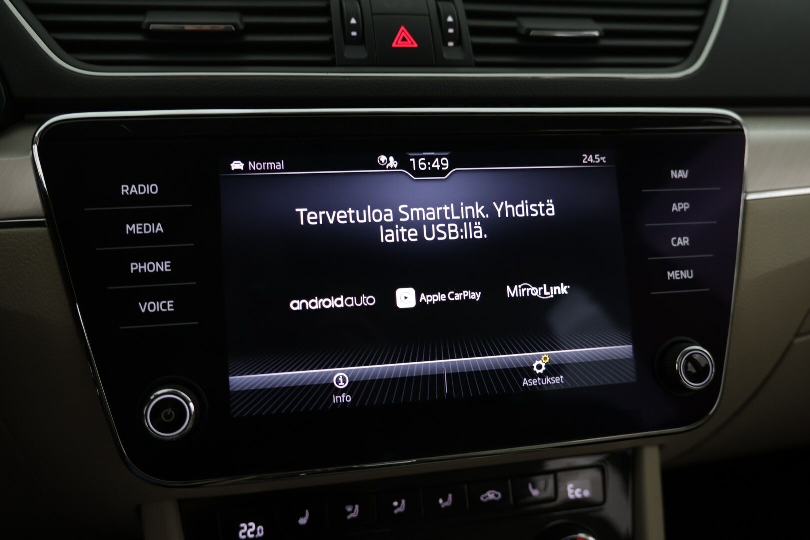 SKODA SUPERB 2020 1.4 TSI PHEV Combi Style iV  DSG Autom. / Panorama / Keyless / Vakkari / Navi / Smartlink / LED * - Huippuvarusteet / Siisti yksilö / Kattavasti huollettu!