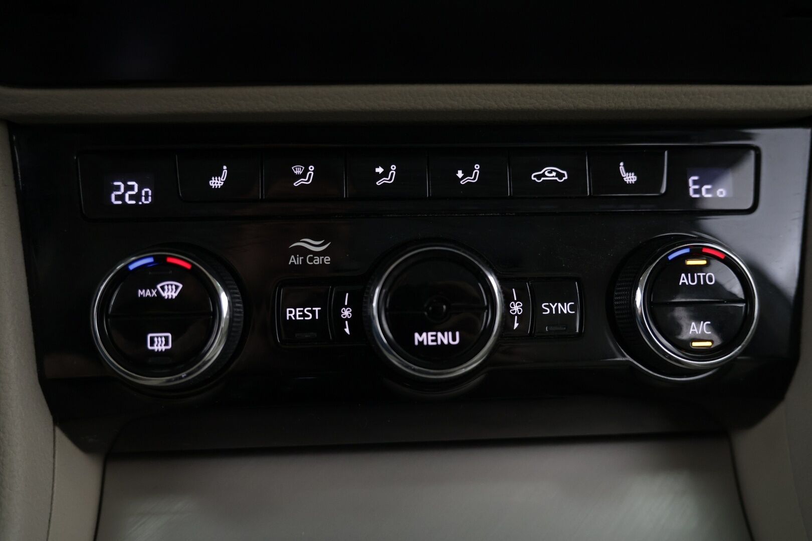 SKODA SUPERB 2020 1.4 TSI PHEV Combi Style iV  DSG Autom. / Panorama / Keyless / Vakkari / Navi / Smartlink / LED * - Huippuvarusteet / Siisti yksilö / Kattavasti huollettu!