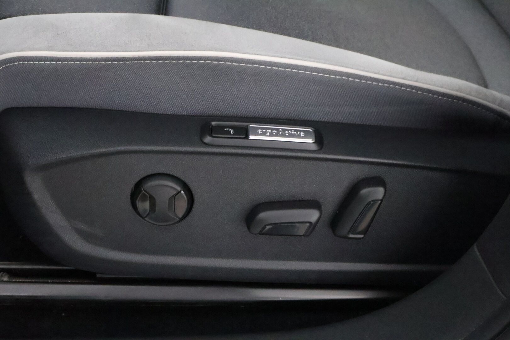 VOLKSWAGEN ID.3 2021 1ST Max 150 kW, akku 58 kWh * Lämpöpumppu / Adapt.Vakkari / HUD / Matrix LED / Peruutuskamera / Hieronta / Panorama - *Supervarusteltu / Juuri saapunut Tampereelle!*