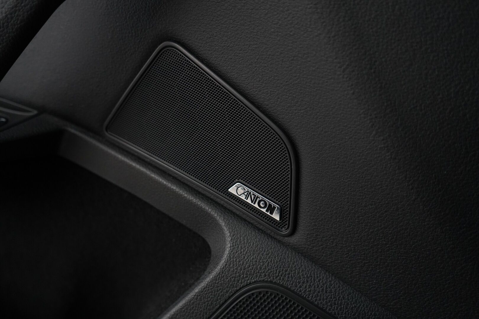 Skoda Superb 2022 1.4 TSI PHEV Style iV Combi * Webasto / ACC / Muistipenkki hieronnalla / Koukku / Blis  / Nahka-Alcantara * - 2x vanteet / Akku kuntotarkastettu / Viimeisin huolto 136tkm / Black-edition - HULLUT VÄLIPÄIVÄT KORKOTARJOUS 2,49%