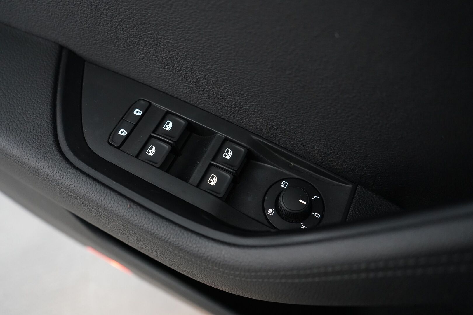 Skoda Superb 2022 1.4 TSI PHEV Style iV Combi * Webasto / ACC / Muistipenkki hieronnalla / Koukku / Blis  / Nahka-Alcantara * - 2x vanteet / Akku kuntotarkastettu / Viimeisin huolto 136tkm / Black-edition - HULLUT VÄLIPÄIVÄT KORKOTARJOUS 2,49%