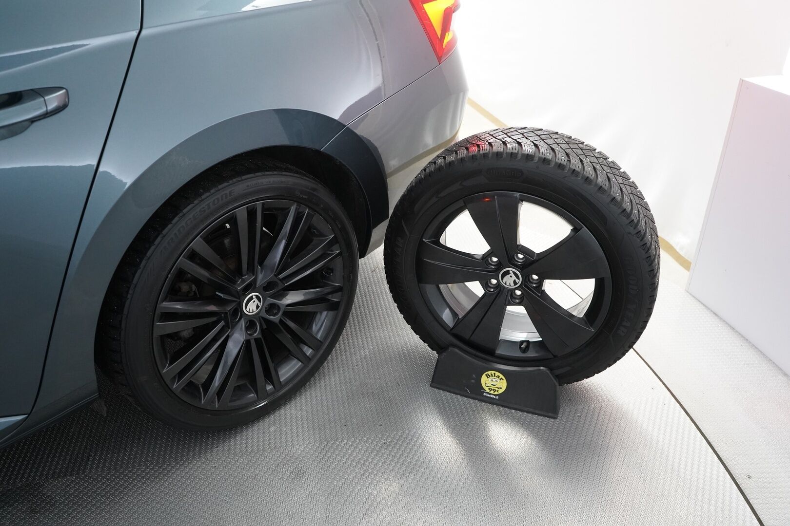 Skoda Superb 2022 1.4 TSI PHEV Style iV Combi * Webasto / ACC / Muistipenkki hieronnalla / Koukku / Blis  / Nahka-Alcantara * - 2x vanteet / Akku kuntotarkastettu / Viimeisin huolto 136tkm / Black-edition - HULLUT VÄLIPÄIVÄT KORKOTARJOUS 2,49%