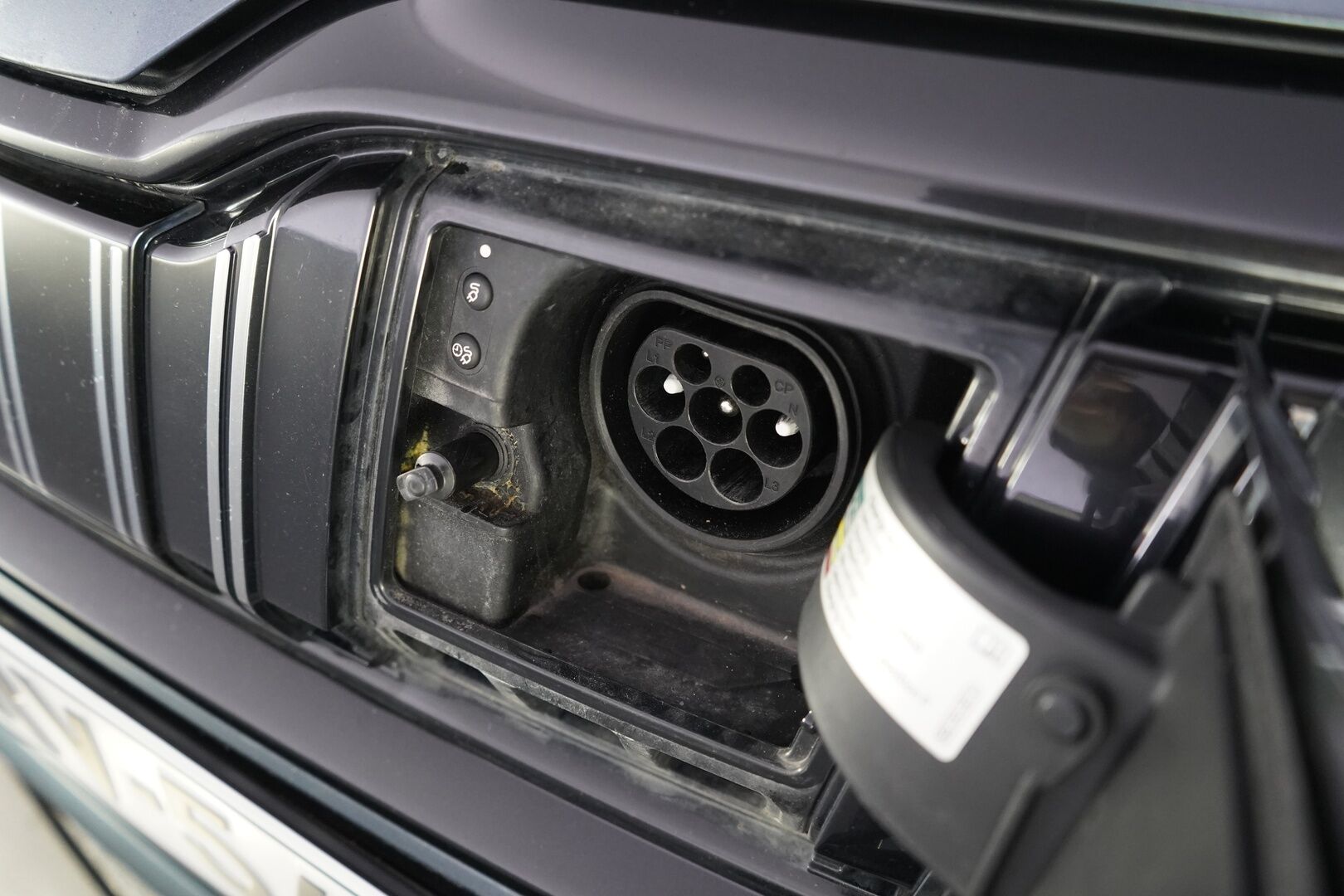 Skoda Superb 2022 1.4 TSI PHEV Style iV Combi * Webasto / ACC / Muistipenkki hieronnalla / Koukku / Blis  / Nahka-Alcantara * - 2x vanteet / Akku kuntotarkastettu / Viimeisin huolto 136tkm / Black-edition - HULLUT VÄLIPÄIVÄT KORKOTARJOUS 2,49%