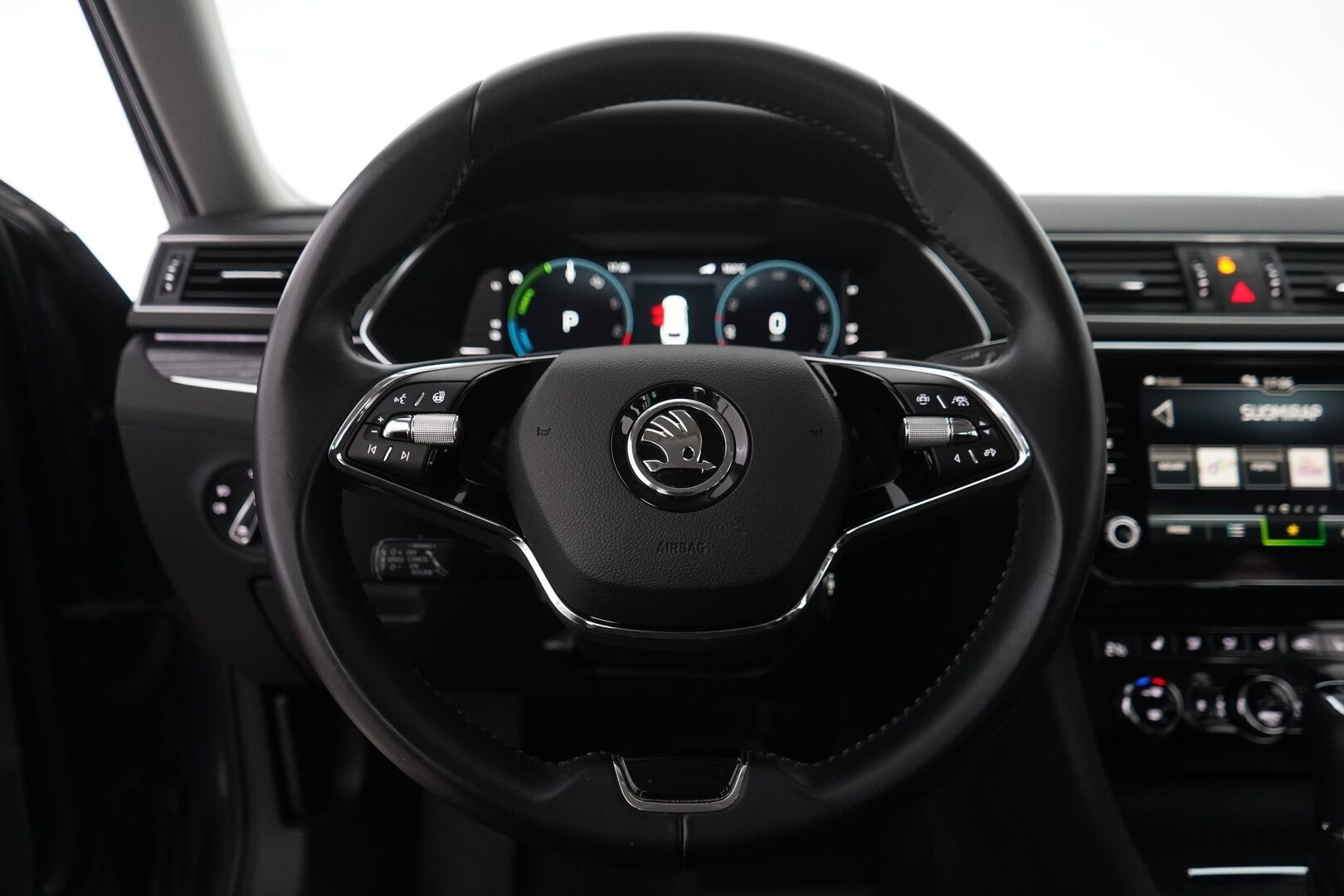 Skoda Superb 2022 1.4 TSI PHEV Style iV Combi * Webasto / ACC / Muistipenkki hieronnalla / Koukku / Blis  / Nahka-Alcantara * - 2x vanteet / Akku kuntotarkastettu / Viimeisin huolto 136tkm / Black-edition - HULLUT VÄLIPÄIVÄT KORKOTARJOUS 2,49%