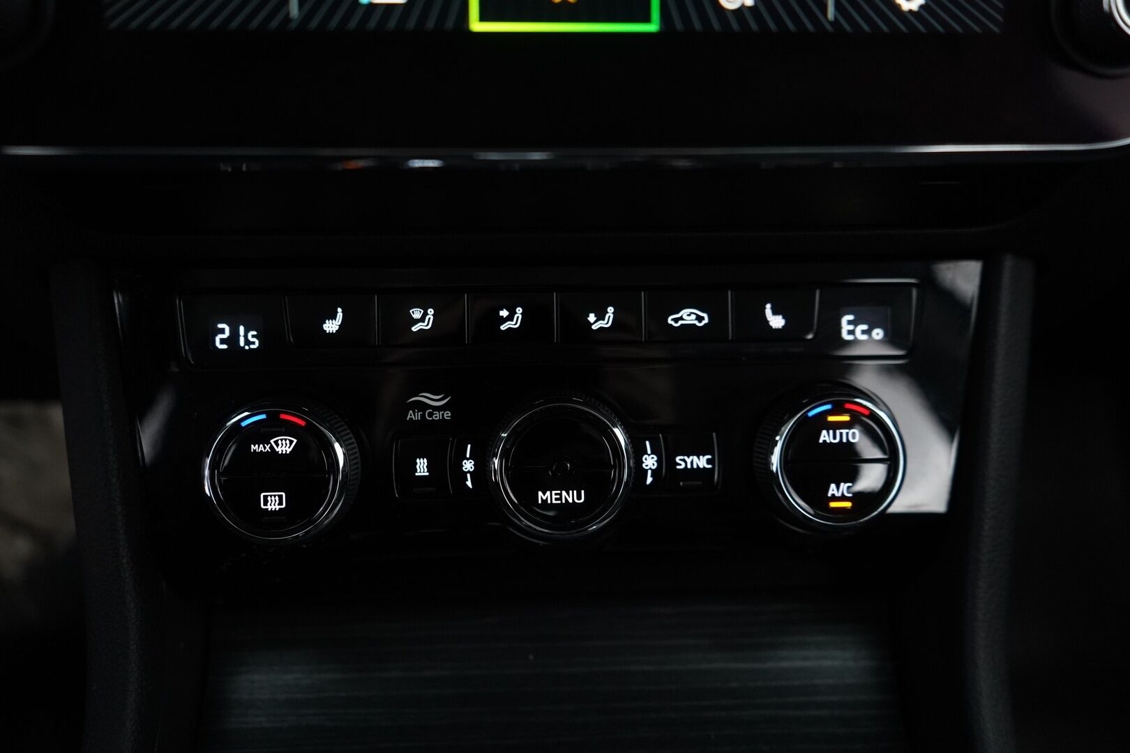 Skoda Superb 2022 1.4 TSI PHEV Style iV Combi * Webasto / ACC / Muistipenkki hieronnalla / Koukku / Blis  / Nahka-Alcantara * - 2x vanteet / Akku kuntotarkastettu / Viimeisin huolto 136tkm / Black-edition - HULLUT VÄLIPÄIVÄT KORKOTARJOUS 2,49%