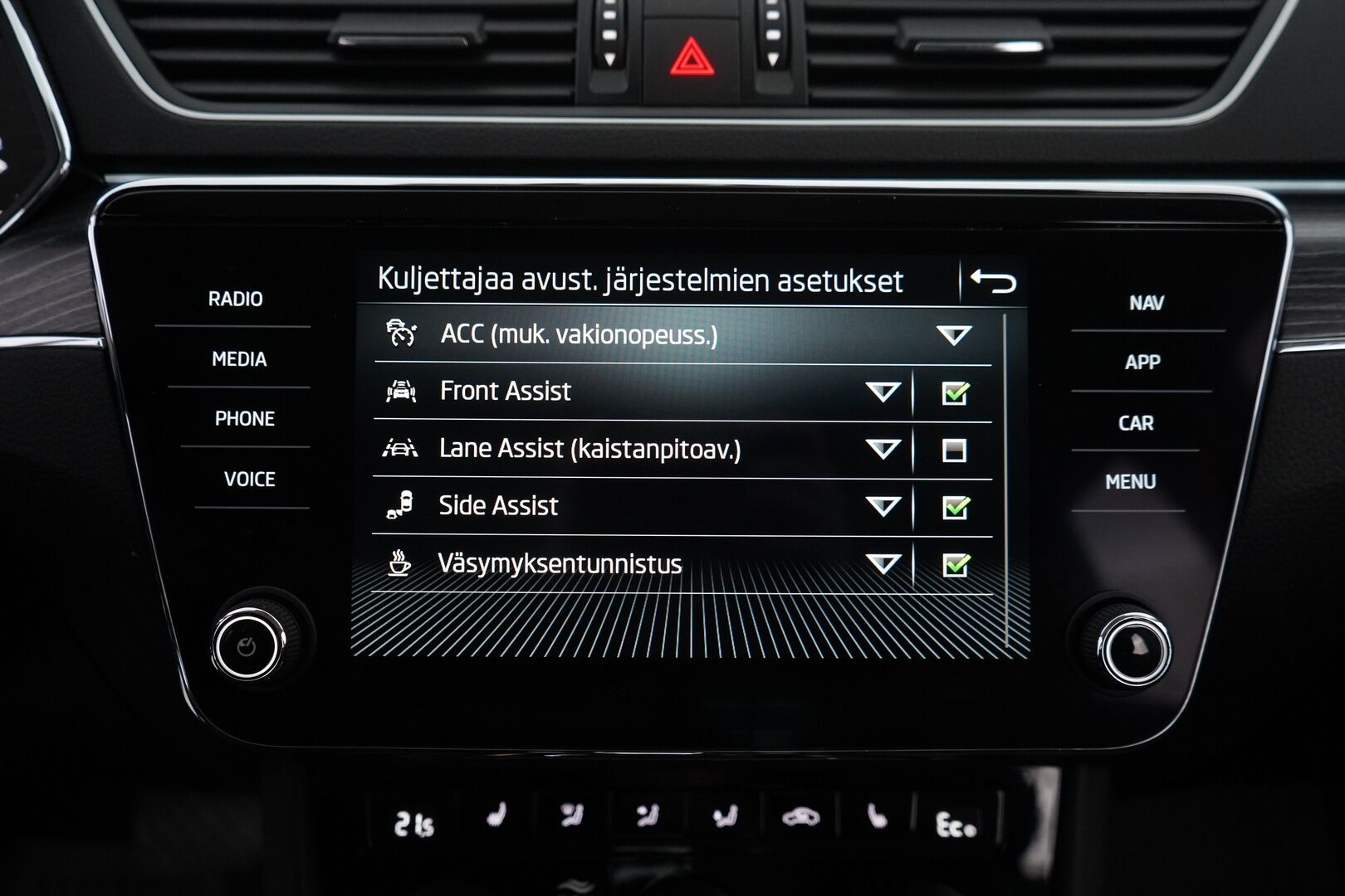 Skoda Superb 2022 1.4 TSI PHEV Style iV Combi * Webasto / ACC / Muistipenkki hieronnalla / Koukku / Blis  / Nahka-Alcantara * - 2x vanteet / Akku kuntotarkastettu / Viimeisin huolto 136tkm / Black-edition - HULLUT VÄLIPÄIVÄT KORKOTARJOUS 2,49%